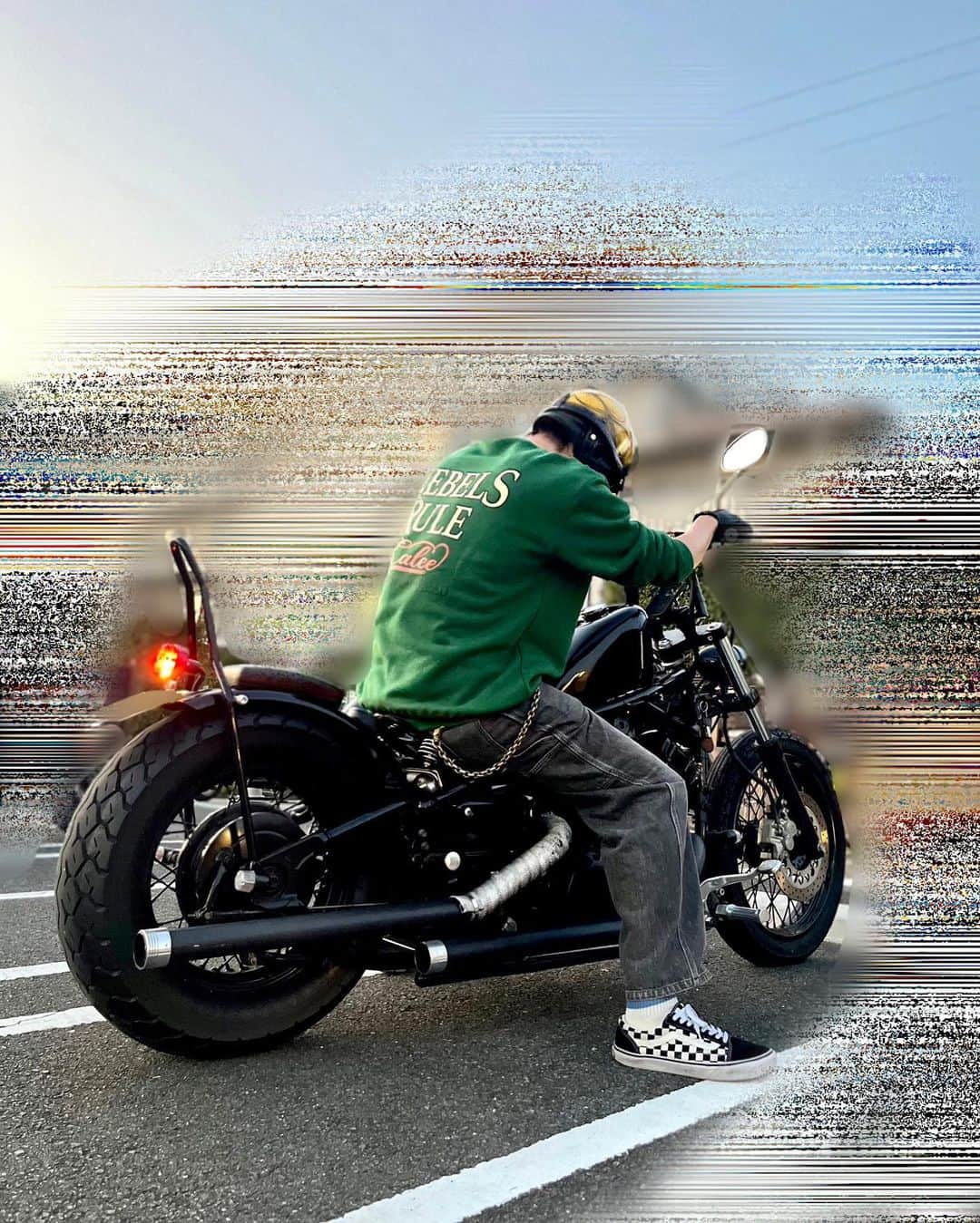 手島章斗のインスタグラム：「バイクが気持ち良い季節です🏍  #ツーリング #温泉 #サウナ #バイク #アメリカン」