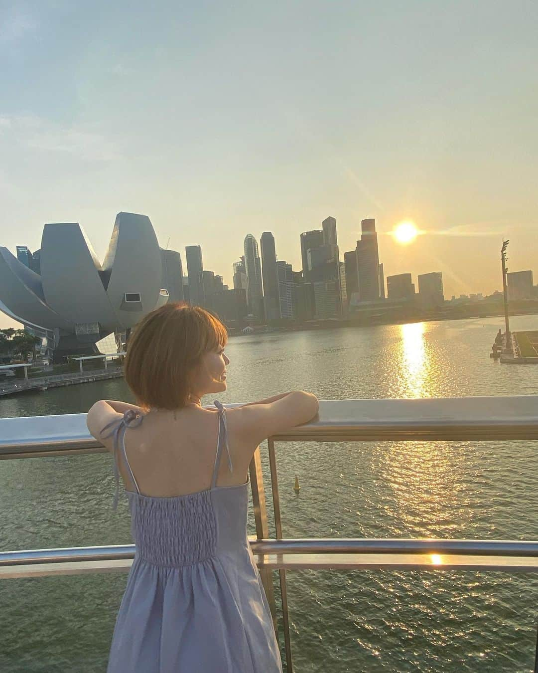 Roseさんのインスタグラム写真 - (RoseInstagram)「✨⚓️✨  MARINA BAY SANDS  夕日から夜景に変わる景色が とっても綺麗だった🌙✨  #marinabaysands #sunset #singapore  #マリーナベイサンズ #シンガポール  #海外生活 #夕日 #夜景」10月16日 22時36分 - rose_ro_tan