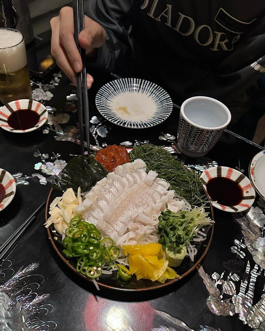 イ・ヒョニさんのインスタグラム写真 - (イ・ヒョニInstagram)「주말을 알차게 보냈습니다🩶 넘 맛있었던 와인🍷 신나는 축구교실⚽️ 배꼽빠지는 그녀들🤣」10月16日 22時47分 - lee.hyunyi