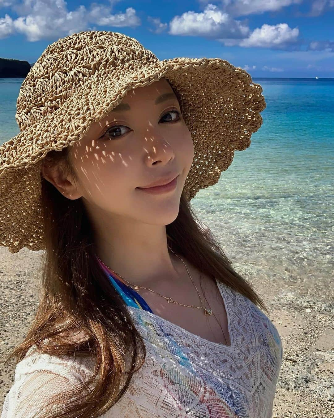 山崎みどりさんのインスタグラム写真 - (山崎みどりInstagram)「灼熱の太陽の下☀️ 氷ガチガチ🧊のハイボールをもらって 無人島に停めた船の上で 波に揺られながら 船にあたる波のちゃぷんちゃぷんという音を聴きながら 綺麗な空を見て 紫外線とか気にせず 大好きな友達と笑い合う🤣 こんな幸せある？🥹😆  最高でしかない🫶🏻  ジェットも乗せてもらったしね🛥️♡  奄美大島は本当に最高に幸せ♥️  Photo by @insta_haam   SHOP🛥️🏝️ @toshime_marine_resort  Brazilian Bikini🇧🇷.. @menehhune   ──────────────────────────  #とおしめマリンリゾート #無人島#無人島遊び#女子旅 #奄美大島旅行 #amamioshima #amami #amamiisland #贅沢プラン#無人島貸切　#スキンダイビング #ビキニ #ブラジリアンビキニ #bikini #水着　#ビキニ女子 #sealovers #水着女子」10月16日 22時46分 - midori_yamasaki_