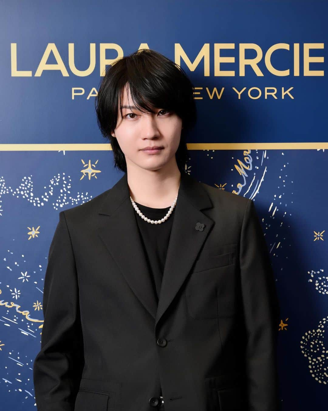 桜田通のインスタグラム：「laura mercier  ローラメルシエの2023 PRESS PREVIEW HOLIDAY “STARLIGHT FORTUNE PARTY”へ！  クリスマスが近づいてきています🎄 ホリデーシーズンのコレクションも煌びやかでワクワクさせてくれます🌟  夜空の圧倒的な美しさから着想を得たホリデーコレクション“CELESTIAL CEREBRATION”✨  ホリデーシーズンのローラメルシエも大注目です☺️  @lauramercier #lauramercier #PR」