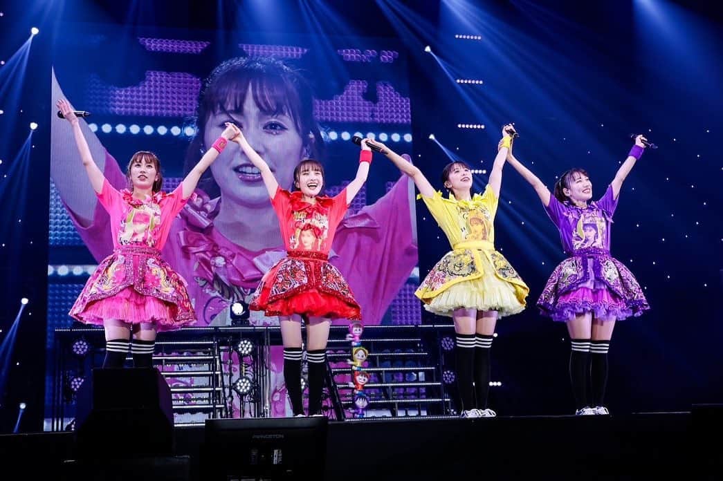 玉井詩織のインスタグラム：「👑 15th Anniversary Tour 『QUEEN OF STAGE』 本当にありがとうございました☺️✨  たくさんの出会いに感謝です…！  #QUEENOFSTAGE #15thAnniversaryTour #momoclo」
