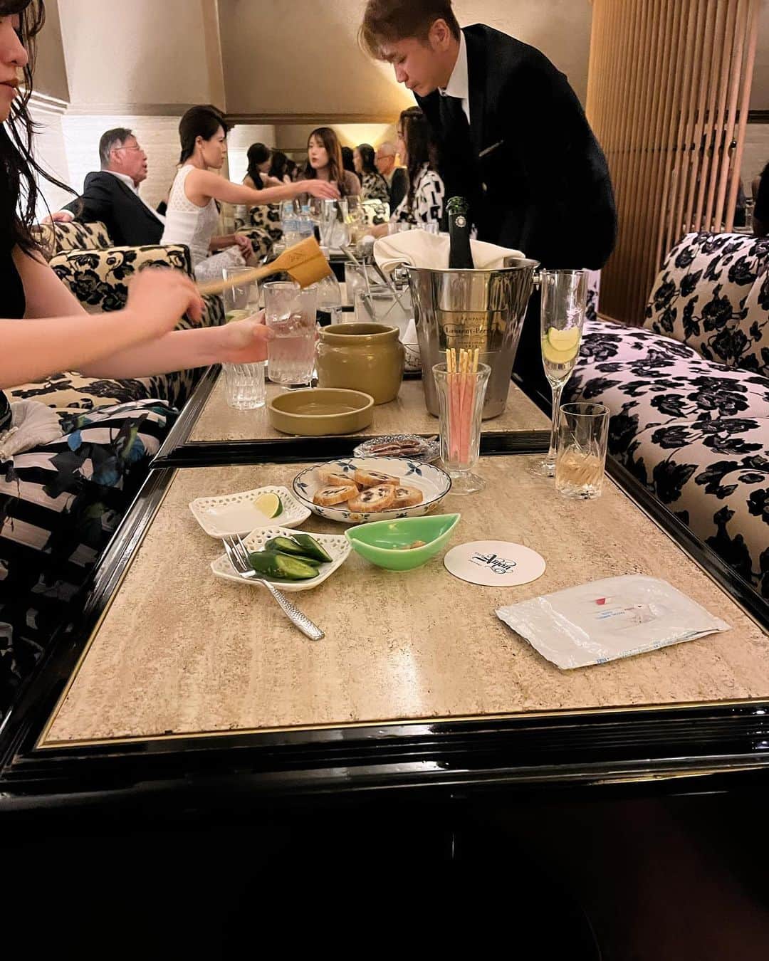 金村義明さんのインスタグラム写真 - (金村義明Instagram)「今夜は、北新地へ 47年の歴史に幕を閉じる クラブアモンへ！ 食事は、上通り、おばんざいコネコで 時代の移り変わりは、とめれないわなあ」10月16日 22時53分 - yoshiaki_kanemura