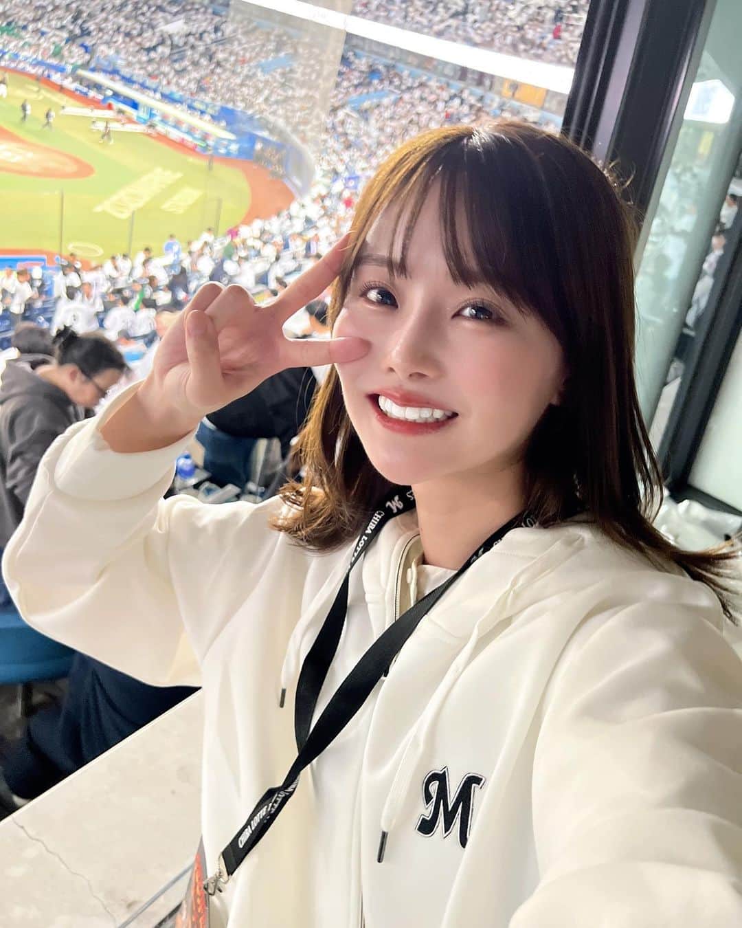 吉田恵美のインスタグラム：「劇的逆転勝利。 本当に感動しました。  野球って最高だ！！ CSファイナル進出おめでとうございます！  #chibalotte #千葉ロッテマリーンズ」