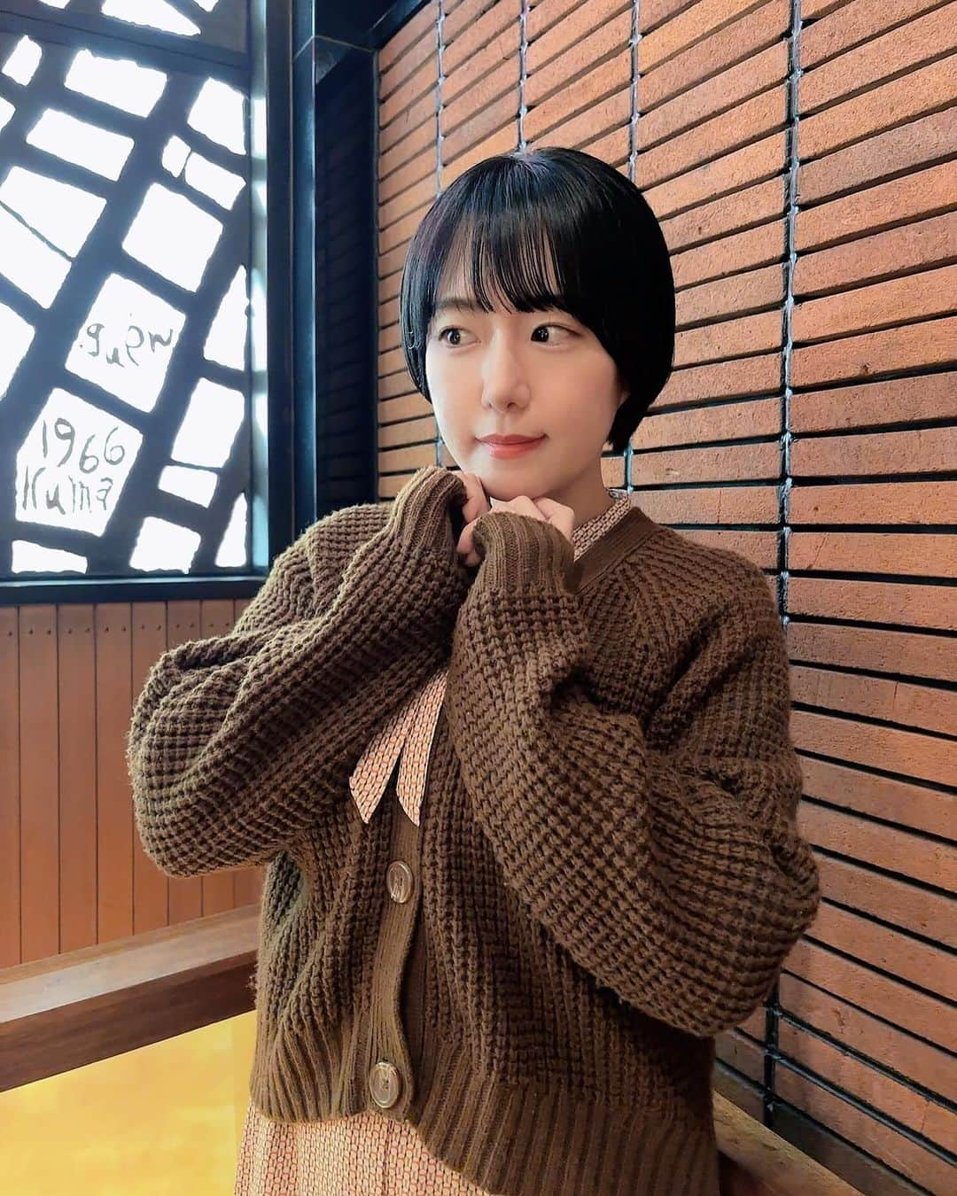 蒼井まやさんのインスタグラム写真 - (蒼井まやInstagram)「. 親友のために10ヶ月伸ばした髪の毛を切りました✂️ やっぱりショートしか勝たんなぁ♡  #ショートカット #ショートヘア #ショートスタイル #ショート女子 #ショートヘアー #ショートカット女子 #ショートヘア女子 #ショートヘアー女子 #東京ショートヘア #新宿ショート」10月16日 22時59分 - mayayan_dayo