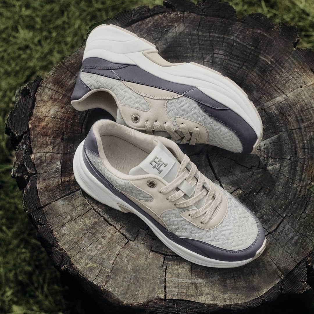 のインスタグラム：「Step up, step out in adventure-ready Fall footwear. #FallFashion #FallFootwear」