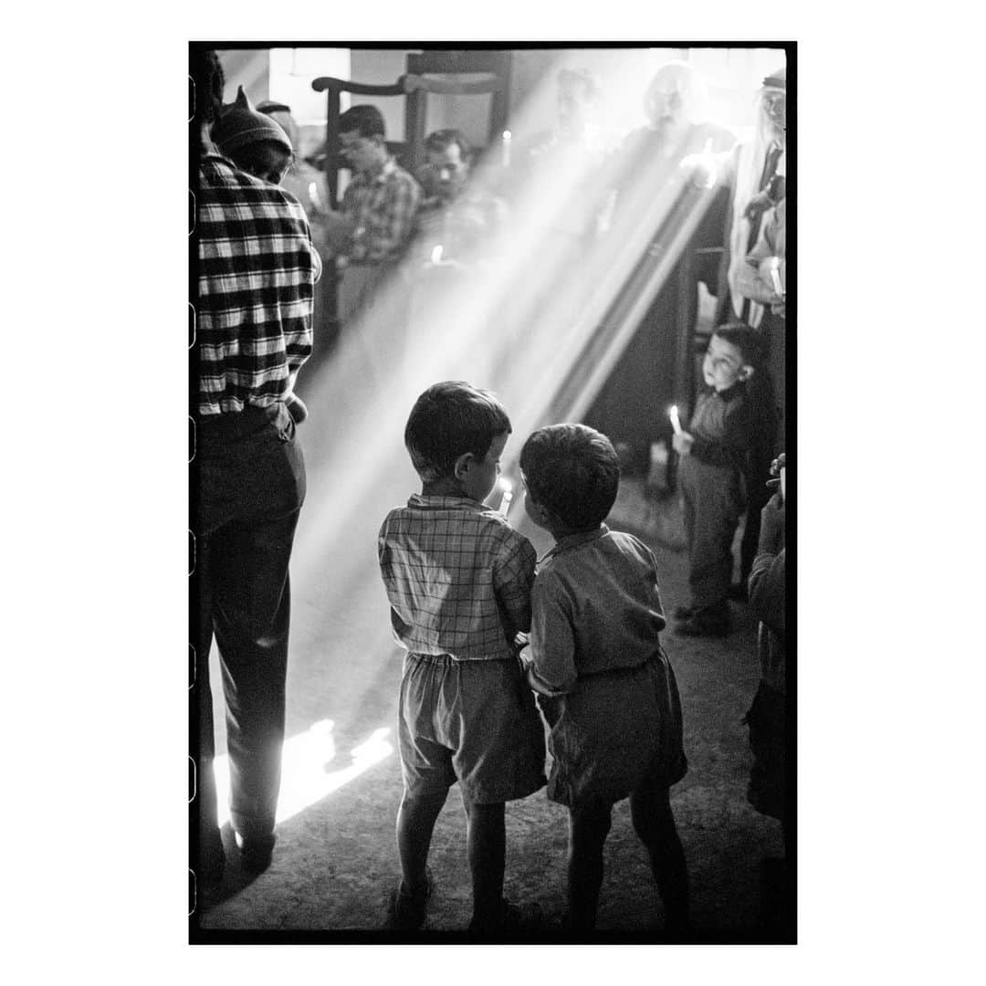 Magnum Photosさんのインスタグラム写真 - (Magnum PhotosInstagram)「“Photography is about light. There is nothing artificial about it. The magic of the moment cannot be artificially created because light comes from the sun and magnifies the small details of life.” – Larry Towell (@larrysgeneralstore)  In exploring the theme Written by Light, a selection of photographs featured in the Square Print Sale curation celebrate the authenticity of light in harmonious tandem with its counterpoint, shadow.   Guy Le Querrec captures a stream of light in the form of molten metal, bursting unapologetically from a furnace as workers heat instruments in its imposing glow.  In a testament to her faith and mission, a photo from Larry Towell sees a pilgrim lighting a candle in the Church of the Holy Sepulchre, Jerusalem, cast in a ray of light cascading from above.  A dream-like image by Erich Hartmann depicts a pillow atop a bed illuminated by a misshapen grid of light, invoking a surreal allure of repose to the viewer.  🔗 Browse the collection, curated in collaboration with @worldpressphoto, for one week only at the link in the @magnumphotos bio.  Magnum Photos and World Press Photo will be donating a portion of the profits from the sale to the International Committee of the Red Cross (ICRC).  PHOTOS (left to right):  (1) Young men under a reed roof. Torremolinos, Spain. 1951. ©  @herbert_list / Magnum Photos  (2) Atatürk Mausoleum. Ankara, Turkey. 1954. © George Rodger / Magnum Photos  (3) In church. Peki’in, Israel. 1957. © @michabaram.archive / Magnum Photos  (4) Horse and wheels. Old Delhi, India. 1966. © @raghurai.official / Magnum Photos  (5) Forges et Laminoirs steel factory in Saint-Brieuc. Côtes-d’Armor. Brittany, France. March 1973. © Guy Le Querrec / Magnum Photos  (6) Jerusalem, Israel. 1956. © Inge Morath / Magnum Photos  (7) Soldiers search bus passengers along the Northern Highway. El Salvador. 1980. © @susanmeiselas / Magnum Photos  (8) Pilgrim. Church of the Holy Sepulchre. Jerusalem. 2000. © Larry Towell (@larrysgeneralstore) / Magnum Photos  (9) Artist and photographer Mikhael Subotzky, during the 70th Magnum AGM in New York, USA. 2017. © @jeromesessini / Magnum Photos  (10) Maine, USA. 1975 © Erich Hartmann / Magnum Photos」10月16日 23時01分 - magnumphotos