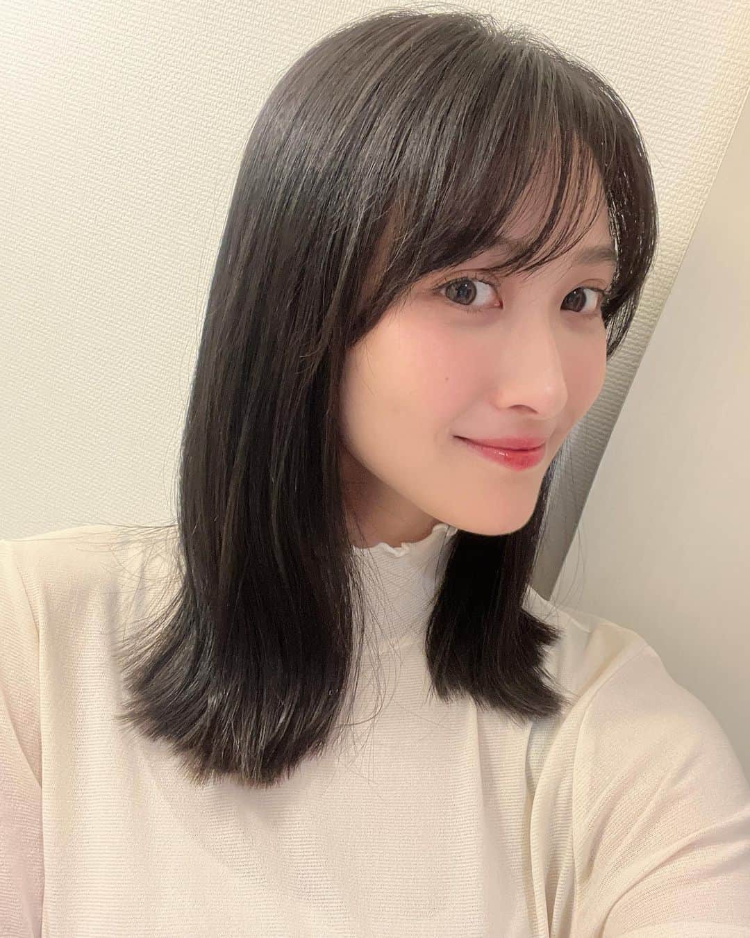 財津南美のインスタグラム：「ㅤㅤㅤㅤㅤㅤㅤㅤㅤㅤㅤㅤㅤ 10.14 28歳になりました♡ 心機一転髪の毛も切りまして✌️  引き続きよろしくお願いします☺️」