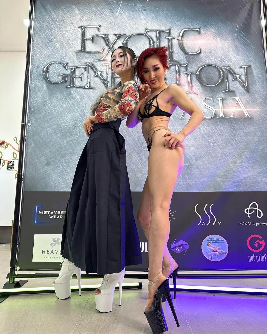 SHIRAISHIMIHOさんのインスタグラム写真 - (SHIRAISHIMIHOInstagram)「今回　@exoticgeneration_asia  大会旅を共にしたスタジオの先輩ダンサーこと　@mai_liza_k さん✨ Best dresser showおめでとう❤️‍🔥 本当にカッコいいパフォーマンスだったよ！ ずっとスタジオでも、隣でアドバイスし合ったり、パフォーマンス見せ合ってコメントしあったりしました！maiさんのアドバイスのおかげでまた一つ自分のパフォーマンスに磨きがとてもかかりました！ 当日も応援ありがとうございました🫶 そして心の支えになって頂きありがとうございました🥲🫶❤️  笑いに厳しい先輩のおかげで本当に楽しい大会旅にもなりました🤣😂  🇰🇷着いて志村けんと加藤茶の階段落ちをYouTubeで見て研究してて🇰🇷最終日の深夜にハラハラして撮った動画も今じゃ良い思い出ですwwwwww 本当にたくさんお世話になりました！ ありがとうございました🫶🔥 皆さん、4枚目に階段落ち動画載せたから見てみてね🥹❤️‍🔥」10月16日 23時09分 - mipooo0202