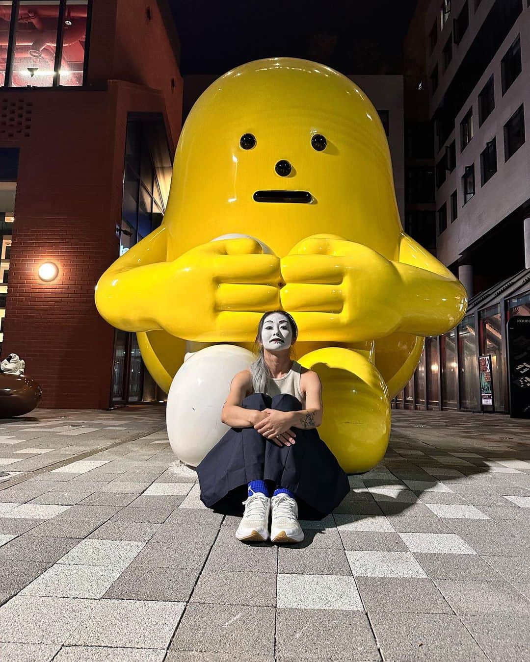 SHIRAISHIMIHOさんのインスタグラム写真 - (SHIRAISHIMIHOInstagram)「今回　@exoticgeneration_asia  大会旅を共にしたスタジオの先輩ダンサーこと　@mai_liza_k さん✨ Best dresser showおめでとう❤️‍🔥 本当にカッコいいパフォーマンスだったよ！ ずっとスタジオでも、隣でアドバイスし合ったり、パフォーマンス見せ合ってコメントしあったりしました！maiさんのアドバイスのおかげでまた一つ自分のパフォーマンスに磨きがとてもかかりました！ 当日も応援ありがとうございました🫶 そして心の支えになって頂きありがとうございました🥲🫶❤️  笑いに厳しい先輩のおかげで本当に楽しい大会旅にもなりました🤣😂  🇰🇷着いて志村けんと加藤茶の階段落ちをYouTubeで見て研究してて🇰🇷最終日の深夜にハラハラして撮った動画も今じゃ良い思い出ですwwwwww 本当にたくさんお世話になりました！ ありがとうございました🫶🔥 皆さん、4枚目に階段落ち動画載せたから見てみてね🥹❤️‍🔥」10月16日 23時09分 - mipooo0202