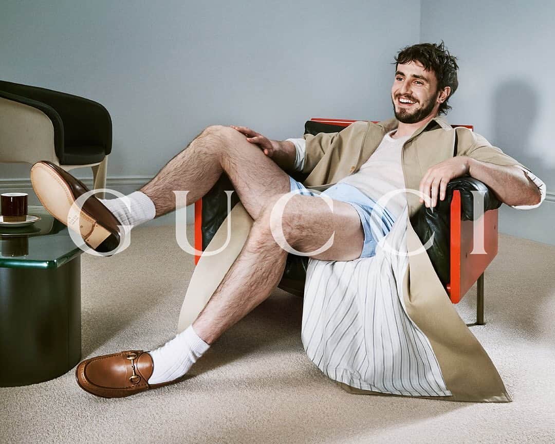 グッチのインスタグラム：「Just Paul and his loafers.    Creative Director: Sabato De Sarno  Artistic Director: Riccardo Zanola  Photographer and Director: Heji Shin    Celebrating 70 years of the Horsebit 1953 loafer with Paul Mescal.    #GucciHorsebit1953 #PaulMescal」