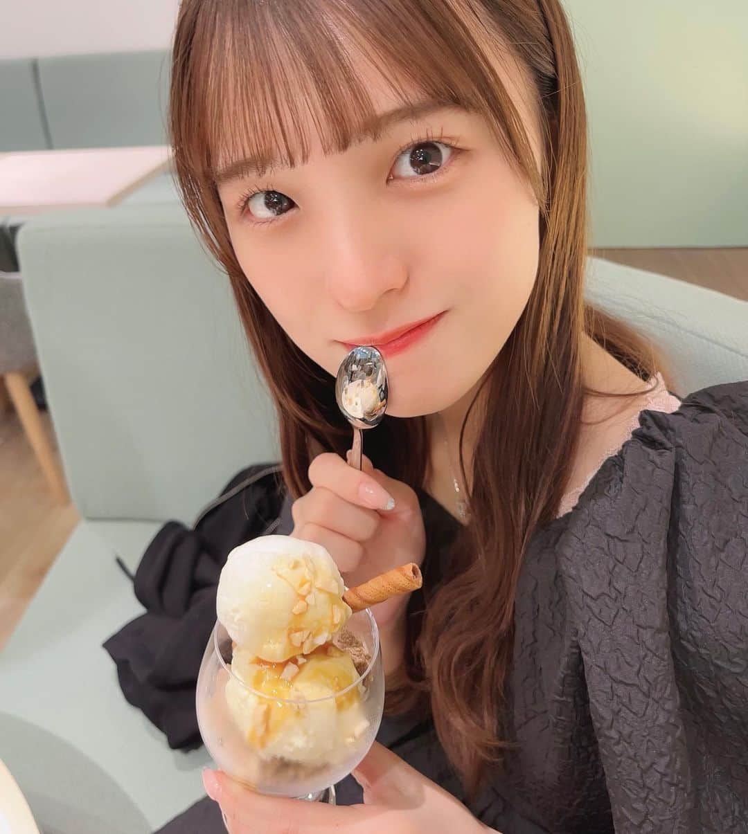 茉城奈那のインスタグラム：「ましろと目が合った人〜？👶🏻 ⁡ ⁡ ⁡ ⁡ ⁡ ⁡ ⁡ #アイドル #地下アイドル #idol #ınstagood #ヘアアレンジ #ピンクブラウン #ブラウンカラー #グレージュ #銀座カフェ」