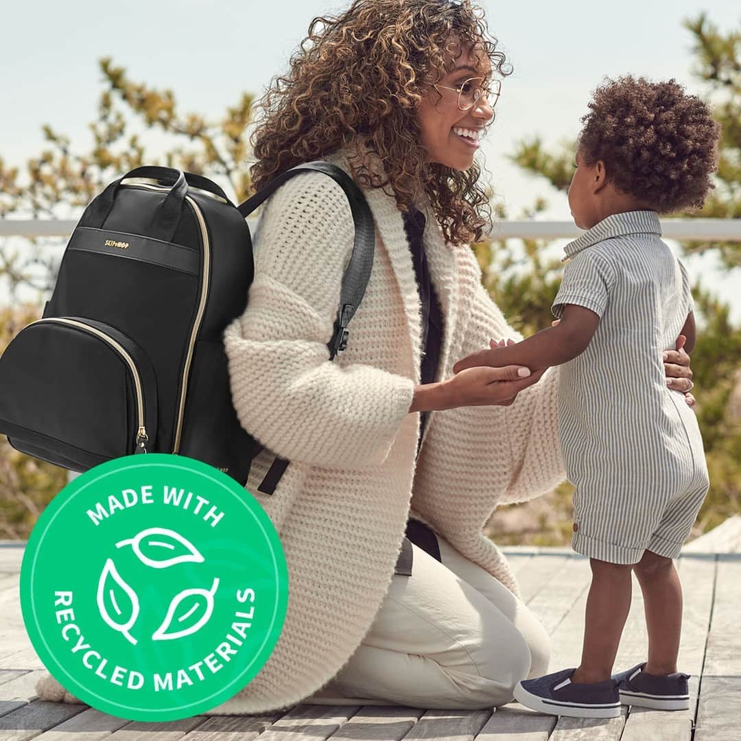 Skip Hopのインスタグラム：「Calling all Earth-conscious parents! 🌎 Meet our planet-friendly must-haves made with recycled materials that give new life to plastics. The Carter’s family of brands is committed to bettering our world by making organic, sustainable and recycled materials accessible to more families around the world, including yours. 💚」