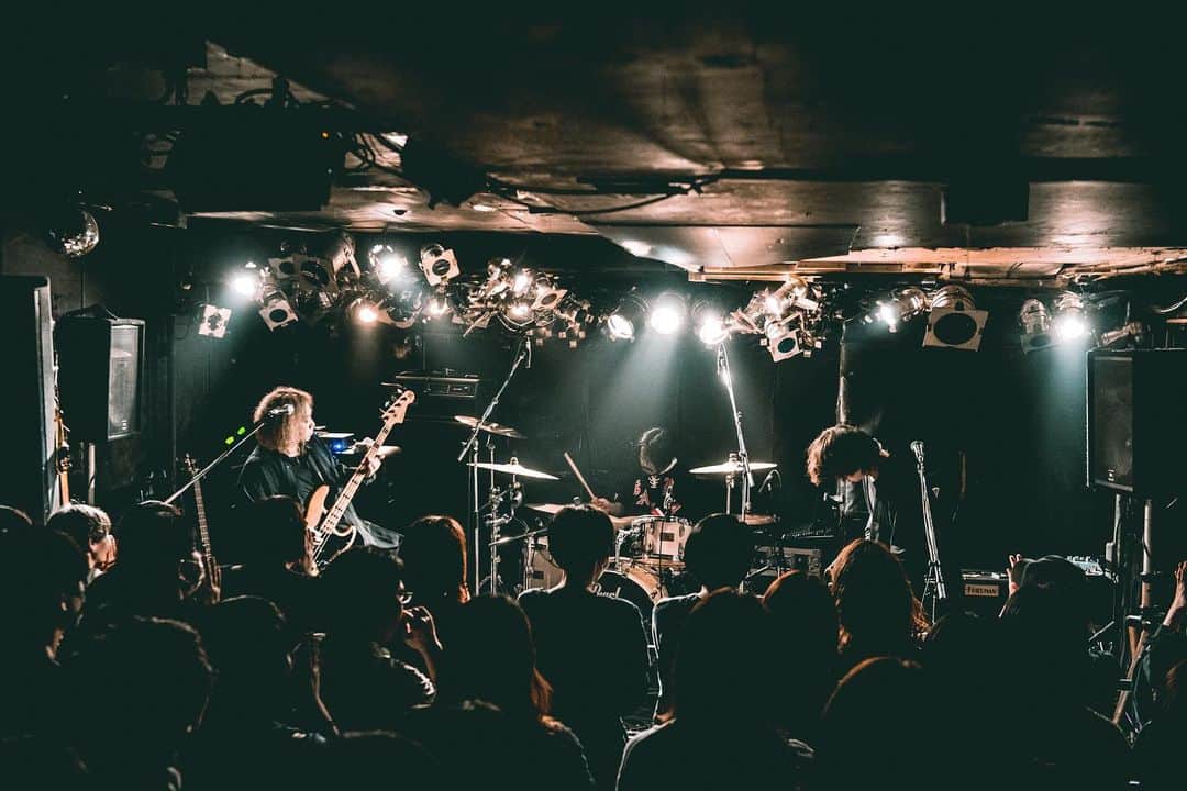 CIVILIANさんのインスタグラム写真 - (CIVILIANInstagram)「2023.10.16  新宿Marble pre.「rocknomukougawa2023」  Photo by @ni__m_   setlist 1.人類教ノスゝメ 2.犬になりたい 3.イエスタデイワンスモア 4.わらけてくるわ 5.せめて綺麗に 6.セントエルモ 7.さよなら以外 8.僕だけの真相 9.覚えていようと思ったよ 10.完璧な人間 11.déclassé」10月16日 23時30分 - civilian_official