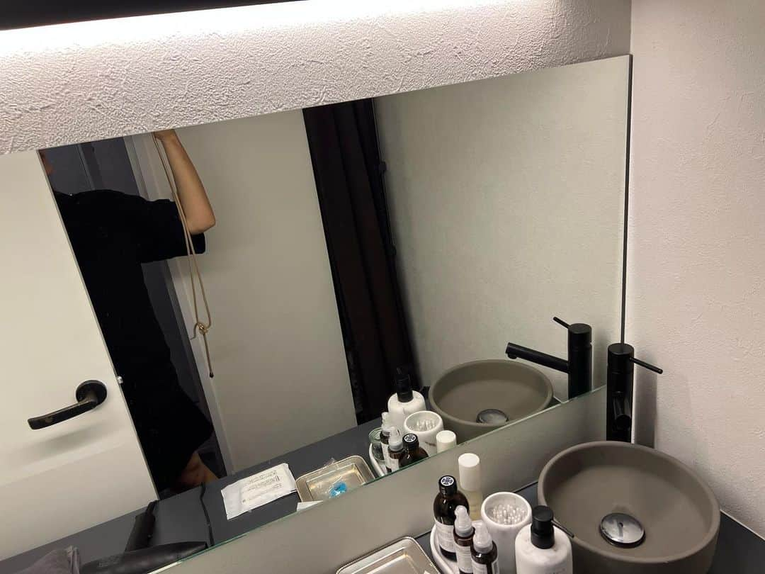 黒咲ななさんのインスタグラム写真 - (黒咲ななInstagram)「. . 個室サウナ🧖‍♀️🧖‍♀️ . お試しなので1時間半で 時間は短めだったけど 3セットは行けた🧖‍♀️♨️ . めちゃくちゃ綺麗で ロウリュもいい匂いだし シャンプーとかもAesopで とても豪華✨✨ . オロポも￥300で安いし 満足満足～～～💮💮 . . #サウナ#個室サウナ#貸切サウナ #サウナー#さうなーと繋がりたい  #さうなー#さうな#サバ？#sava？ #池尻大橋#池尻#池尻サウナ#池尻大橋サウナ#三宿サウナ#三宿 #ととのう#ととのった」10月16日 23時45分 - kurosaki_nana