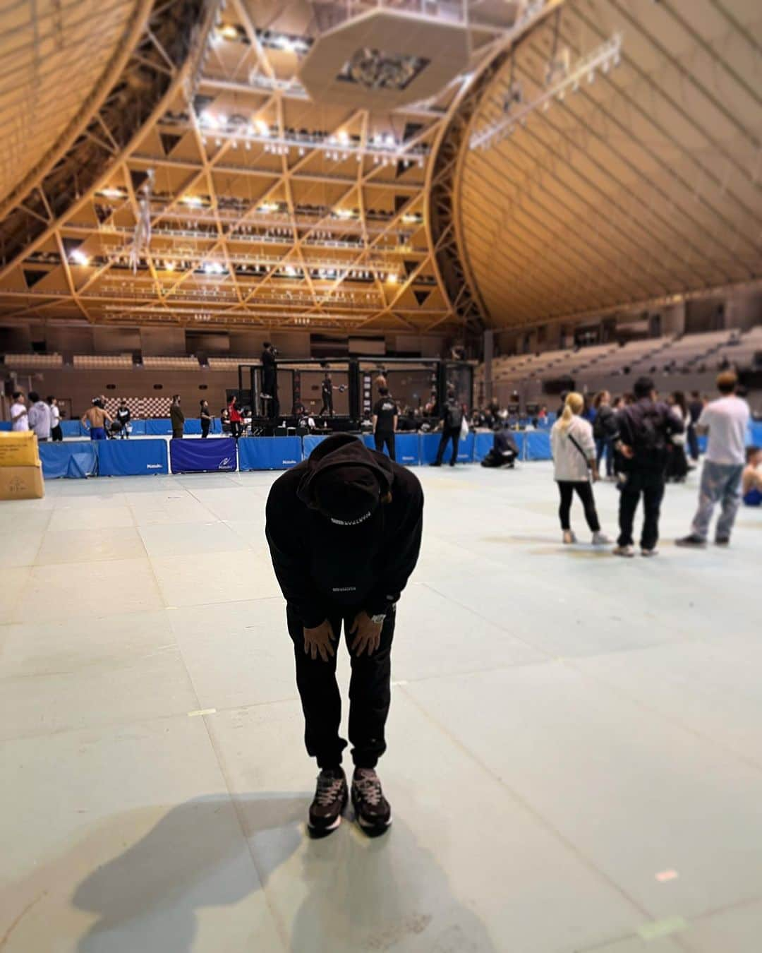 宇野薫さんのインスタグラム写真 - (宇野薫Instagram)「昨日は全日本アマ修斗選手権大会に 4年ぶり100Aブースの出店をさせていただきました。 ありがとうございました‼︎  そして帰りに息子と2人で、 ラーメン光家へ🍜  #全日本アマ修斗 #onehundredathletic  #ラーメン光家 #キャベチャ」10月16日 23時45分 - caoluno