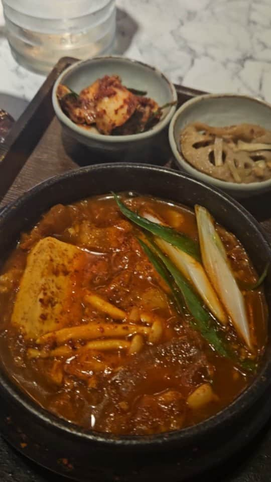 安藤ミレイのインスタグラム：「I can eat kimchi jjigae everyday❤️‍🔥  📍 Haru Korean Restaurant  先日、久しぶりにポブラシオンのHaruへ✨️ このお店は、BGMが韓ドラのOST(オリジナルサウンドトラック)なの🥰  大好きなキムチチゲを食べて、今週を乗り切るパワーチャージ🔥  #韓国料理 #koreanfood #kimchijjigae #キムチチゲ #김치찌개 #manilafoodie #manilaeats #restaurantph #foodie  #フィリピン生活 #マニラ生活 #マニライフ #マカティ」