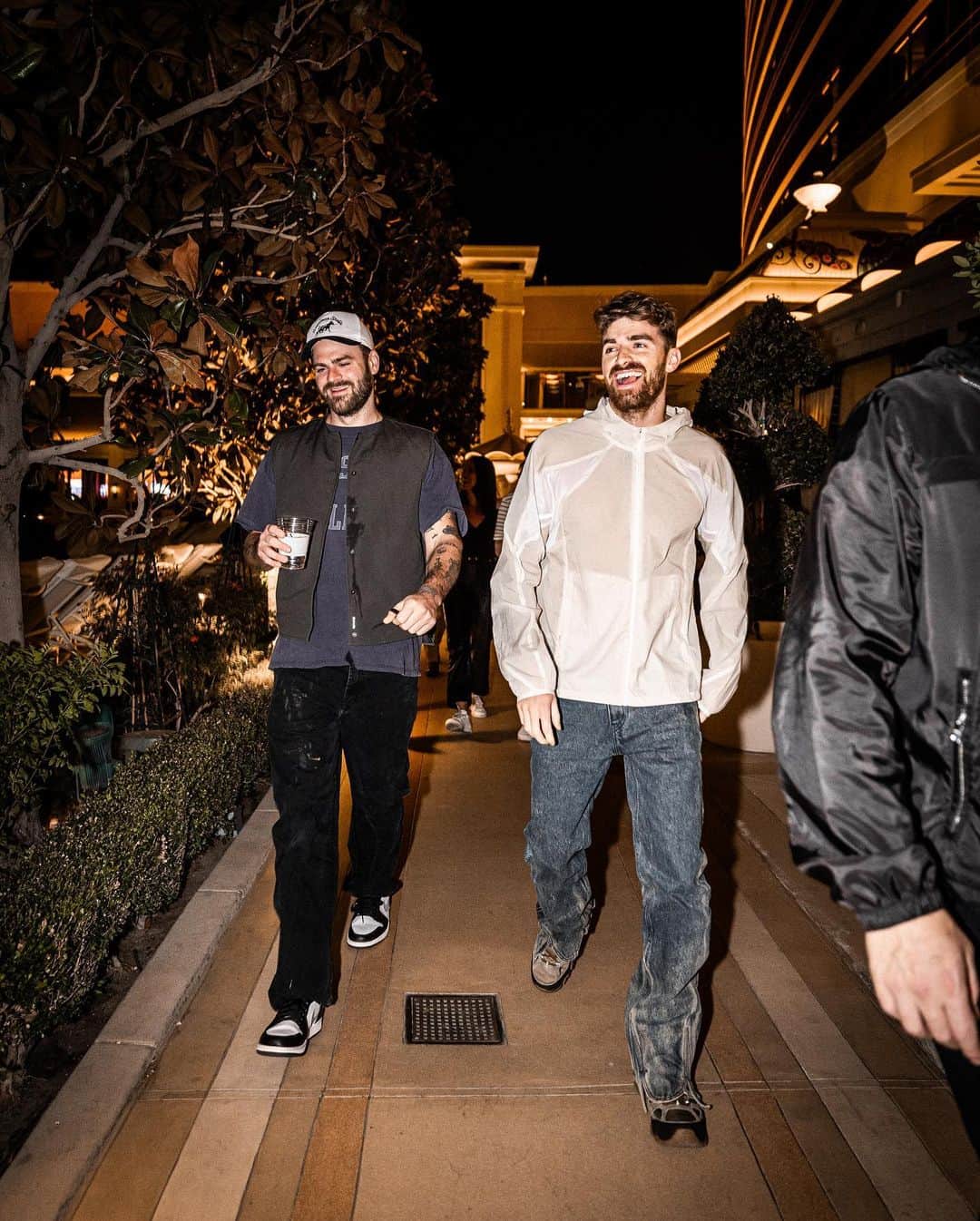 The Chainsmokersのインスタグラム：「another season ends. let’s do it again.」