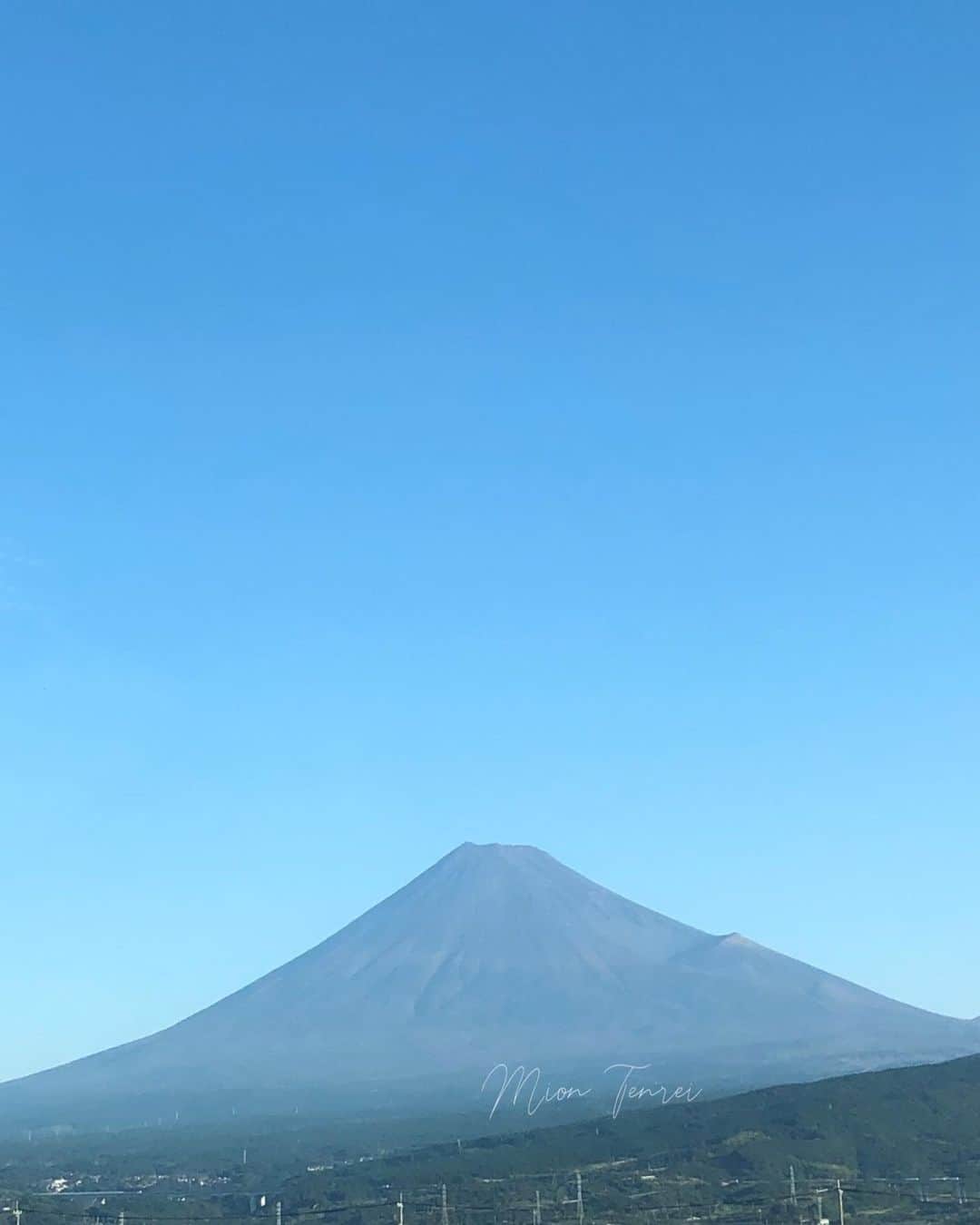天玲美音のインスタグラム：「🗻💕 #静岡県 #富士山 #LOVE ふじさん...100%LOVEのコーナーテーマで語ったことがあるくらい好きです❤️  #美音の撮る富士山 #美音の撮る空 #mtfuji #あの日の富士山」