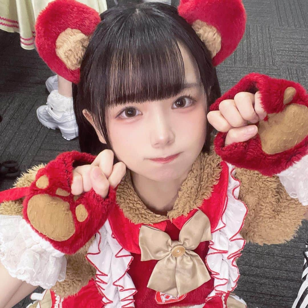 あいすさんのインスタグラム写真 - (あいすInstagram)「最近なにかと赤色に縁のあるあいすさん🍎♡」10月17日 0時01分 - ice_icol