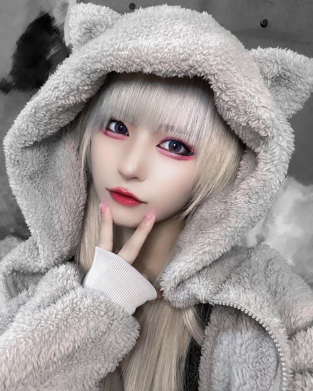 てのひらえるのインスタグラム：「🐾💭 ・ ・ ・ Dita様のルームウェア 着心地良くてこのまま布団入ったらいつの間にか寝ちゃってる(笑) ・ ・ ・ ・ ・ ・ ・ ・ ・ ・ #dita  #ディータ #roomwear  #ルームウェア  #ルームウェア女子  #ねこみみ  #catear  #anime  #animegirl  #cosplay  #地雷系女子  #地雷女  #地雷系  #kawaii」