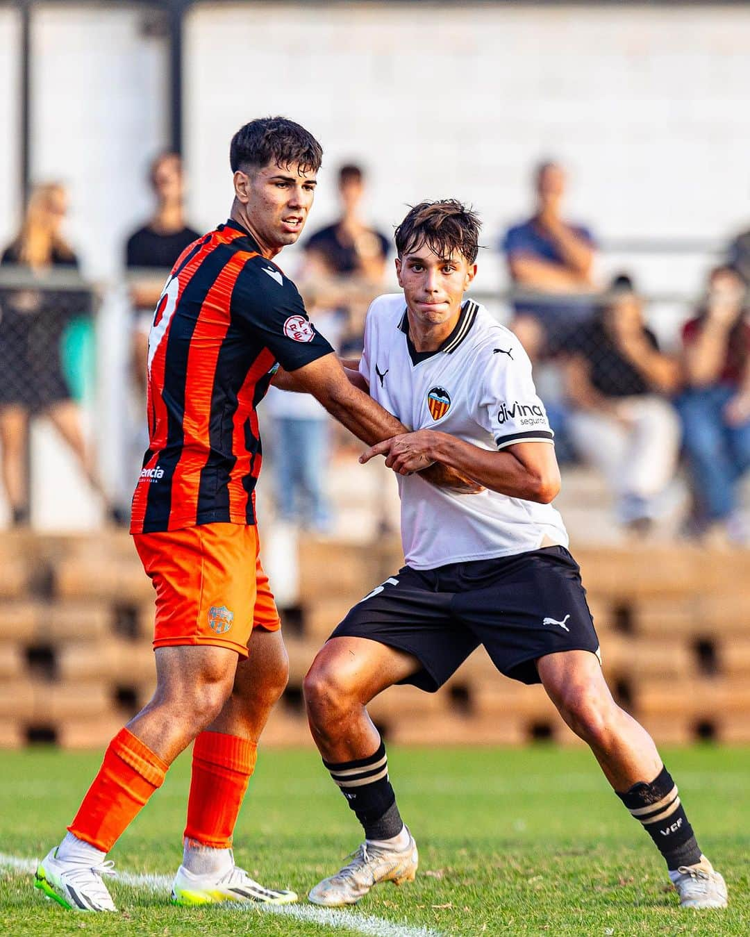 バレンシアCFさんのインスタグラム写真 - (バレンシアCFInstagram)「🔝 El #VCFJuvenil 🅰️, el liderato de un equipo donde todos suman   📝 El juvenil valencianista encadena 6 victorias consecutivas y es primero del Grupo VII de División de Honor  ⚽️ El rendimiento del colectivo ⤵️」10月17日 0時07分 - valenciacf