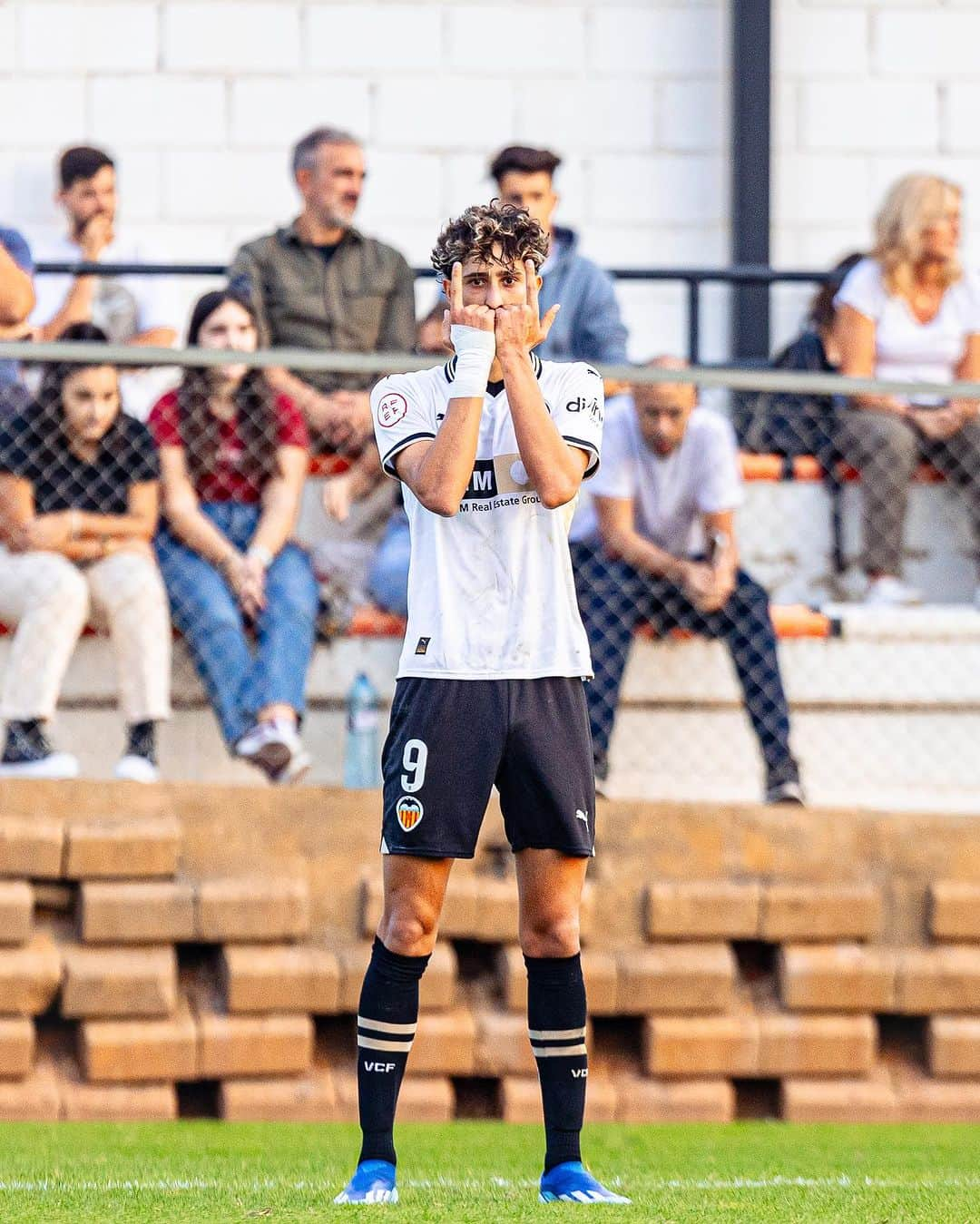 バレンシアCFさんのインスタグラム写真 - (バレンシアCFInstagram)「🔝 El #VCFJuvenil 🅰️, el liderato de un equipo donde todos suman   📝 El juvenil valencianista encadena 6 victorias consecutivas y es primero del Grupo VII de División de Honor  ⚽️ El rendimiento del colectivo ⤵️」10月17日 0時07分 - valenciacf