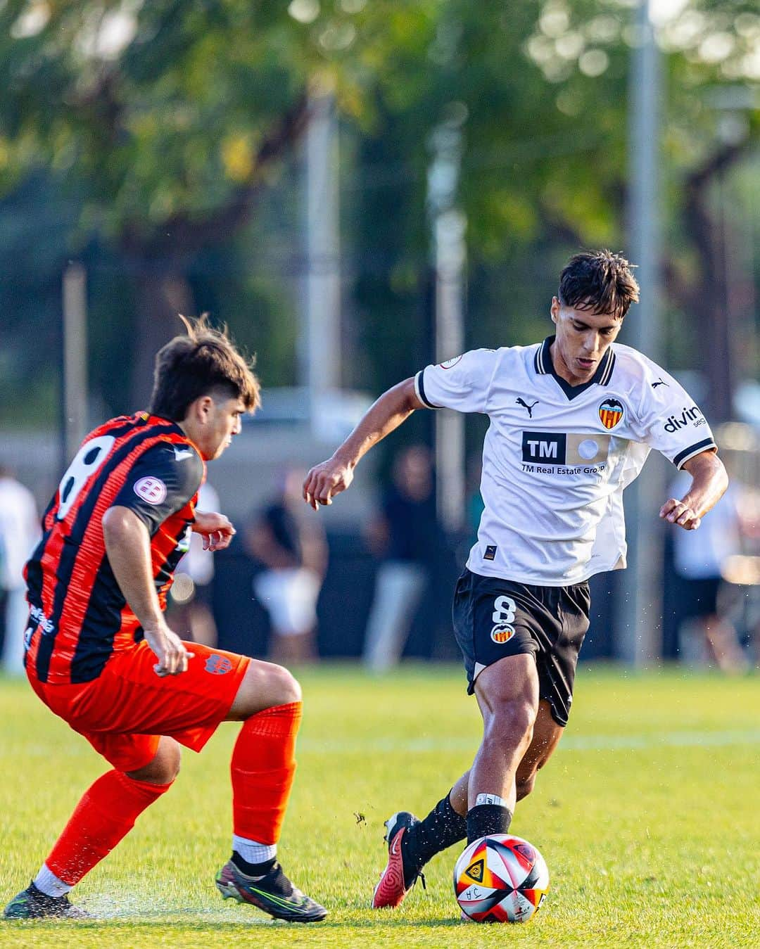 バレンシアCFさんのインスタグラム写真 - (バレンシアCFInstagram)「🔝 El #VCFJuvenil 🅰️, el liderato de un equipo donde todos suman   📝 El juvenil valencianista encadena 6 victorias consecutivas y es primero del Grupo VII de División de Honor  ⚽️ El rendimiento del colectivo ⤵️」10月17日 0時07分 - valenciacf