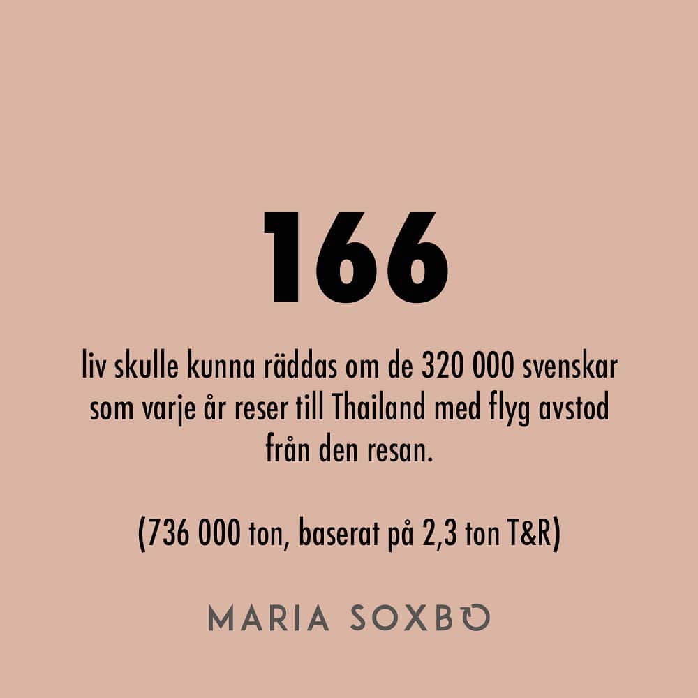 Maria Soxboさんのインスタグラム写真 - (Maria SoxboInstagram)「Vad spelar några ton hit eller dit för roll?  Regeringen påstår att Sverige inte behöver (eller ens SKA) gå först i omställningen. Tvärtom, vi kan tydligen tvärtom ÖKA utsläppen så här med sex år kvar till 2030.  Problemet med klimatfrågan är att det ofta blir abstrakt, och därför svårt att argumentera emot. För vad innebär det egentligen att ”missa 1,5-gradersmålet”? Vad spelar ett ton koldioxid hit eller dit för roll? Det är väl inte som att folk … DÖR av det?  För två år sedan kom det en forskningsstudie från Columbia University som räknar på precis just det – ”the mortality cost of carbon”. Där anges exakt hur mycket koldioxid som kan släppas ut och öka uppvärmningen av planeten – innan någon dör av det.  Svaret? 4 434 ton. Sedan dör någon av exempelvis värmeslag.  Visst är det obehagligt att få en konkret siffra på det? Men också användbart. För då går det plötsligt att räkna ut konsekvenserna av olika saker.   Några exempel i bildspelet ovan, det viktigaste just nu borde vara detta:  Regeringens beräknade utsläppsökning på 5,9–9,8 miljoner ton till 2030?  Den innebär att 1 330–2 210 människor dör.  Är jag lite hård nu? Lite dramatisk? Hur kan man ens veta om siffrorna stämmer?   Det kan man förstås inte med säkerhet. Men, med största sannolikhet är de högre – inte lägre. För studien räknar bara på dödsfall som orsakas av värmen. Inte offer för stormar, översvämningar eller skogsbränder. Och det finns dessutom fler studier, som istället pekar på en ”1000 ton-regel”. Alltså att för varje 1000 ton koldioxid människan släpper ut dör någon. Om den siffran är mer korrekt kan vi multiplicera alla mina exempel med fyra.   Det kommer förstås aldrig att gå att koppla en specifik människas klimatrelaterade död till utsläpp som skett på grund av svensk politik eller svenska företag. Och det är inte heller poängen.   Det vi ska ta med oss från detta är istället att just för att människor DÖR av utsläppen redan idag så måste de minska NU. I närtid, inte 2045.   Varje ton räknas. Inga ursäkter.  (Källor i stories)」10月17日 0時09分 - mariasoxbo.se