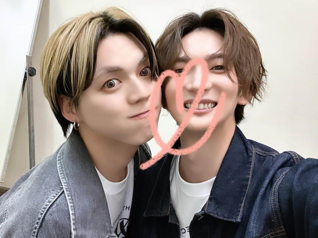 しゅーずのインスタグラム：「しゅーずの"リアル" Night Connect〜接触もあるよ〜 ありがとうございました❕ . たくさんの皆様とお会いでき、楽しくラジオしたりバラエティしたりできてハッピーすぎました。ありがとうございました。 . そして快く夜の部ゲストで出てくれたとみたん (@tomitake723 )本当にありがとう❣️ 生粋のエンターテイナー過ぎてラブが深まりました🫶皆もそうですよね？ . お越しくださった皆様、そして携わってくださったAudeeチーム、TFM関係者の皆様にも心から感謝いたします。 . 皆様も感想教えてくれるので、関係者各方面でニマニマしながらタグを見てます👀 まだポストしてなかったって人は是非 #しゅーずAudee でポストしてね📮」