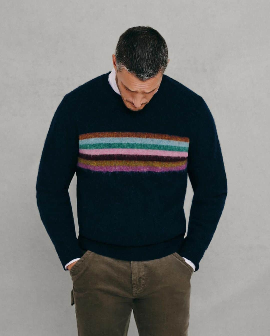 ブルックスブラザーズのインスタグラム：「Staple of Style: Brushed Wool Sweater  Inspired by the classic Shetland sweater, our brushed wool delivers a richness that is light enough to layer while substantial and warm for your fall outings」