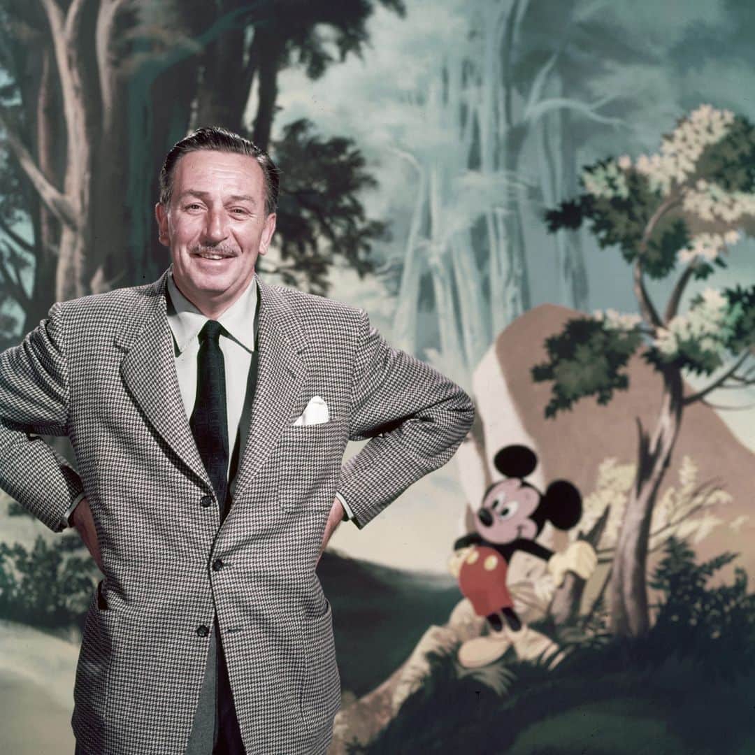 lifeのインスタグラム：「Today is the 100th anniversary of the Walt Disney Company!   On October 16, 1923, Walt Disney and his brother Roy founded the Disney Brothers Cartoon Studio in Hollywood. Now known as the Walt Disney Company, it is one of the largest media companies in the world.   Beginning with a handful of animators and producing short cartoons, the company has evolved into countless beloved characters, movies, TV shows, and theme parks - becoming one of the most recognizable and nostalgic institutions. ❤️  (LIFE Picture Collection)  #LIFEMagazine #LIFEArchive #WaltDisney #Disney #Disney100 #Anniversary」