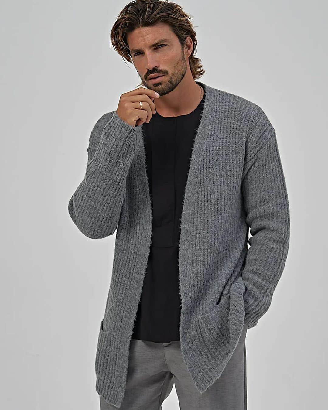 Mariano Di Vaioのインスタグラム：「Wrap yourself in cozy perfection with our latest sweater collection. From timeless classics to trendy must-haves, these sweaters are here to keep you stylish and warm. Which one will be your favorite? Swipe through and discover your new winter wardrobe. Don't miss out, shop now! ❄️🧥 #SweaterWeather #FashionFaves #nohowstyle」