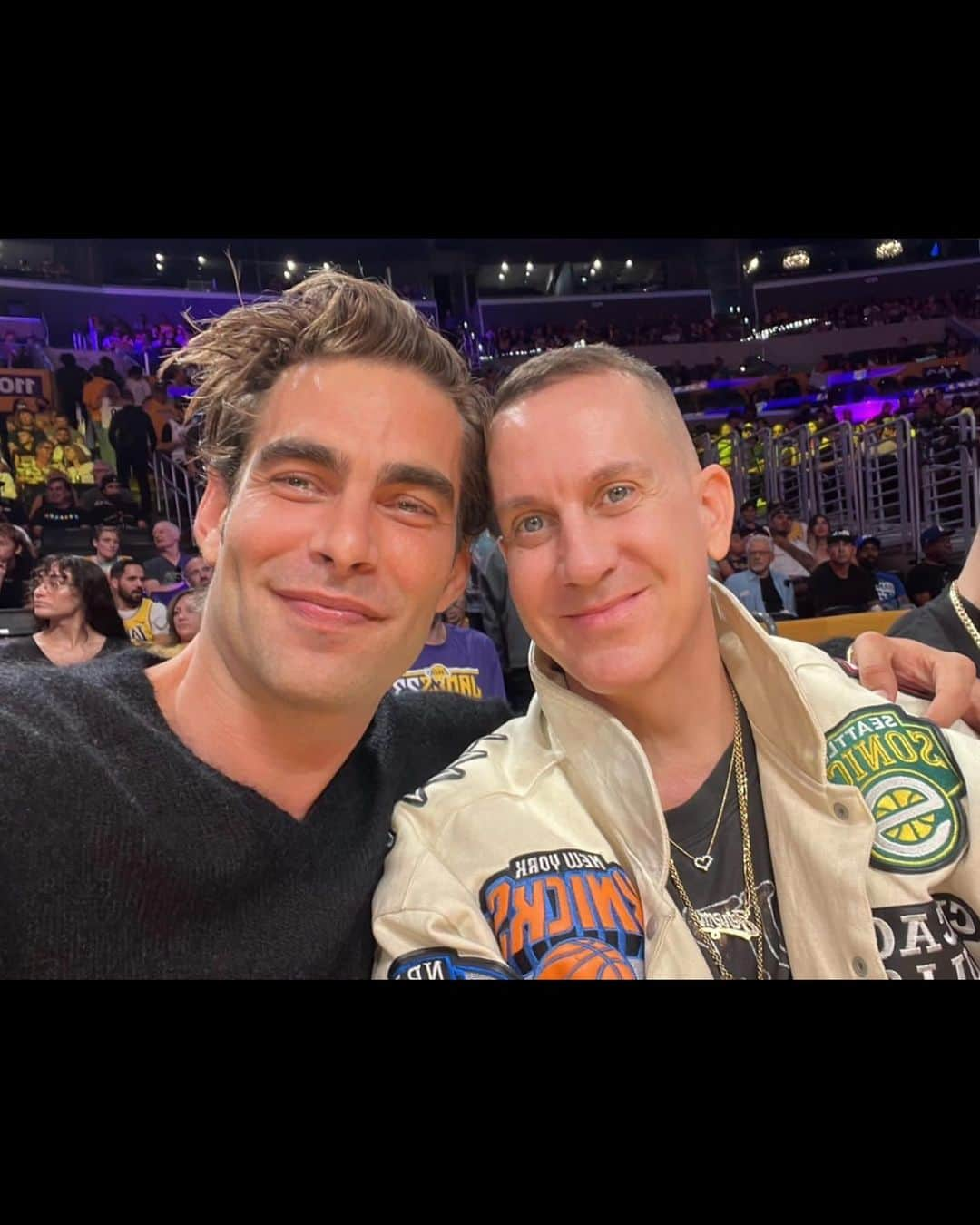 ジェレミー・スコットさんのインスタグラム写真 - (ジェレミー・スコットInstagram)「BABY’S FIRST @lakers GAME 👼🏼🏀 WEARING MY OG @jeffhamilton NBA JACKET FOR THE OCCASION」10月17日 0時50分 - jeremyscott