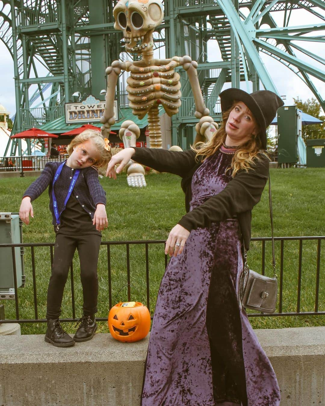 ローラ・カークパトリックさんのインスタグラム写真 - (ローラ・カークパトリックInstagram)「Boo from @kingsislandpr trick or treating event!   My Dress  is @bl_nk_london get 10% code LAURA10」10月17日 0時49分 - laura_allstar