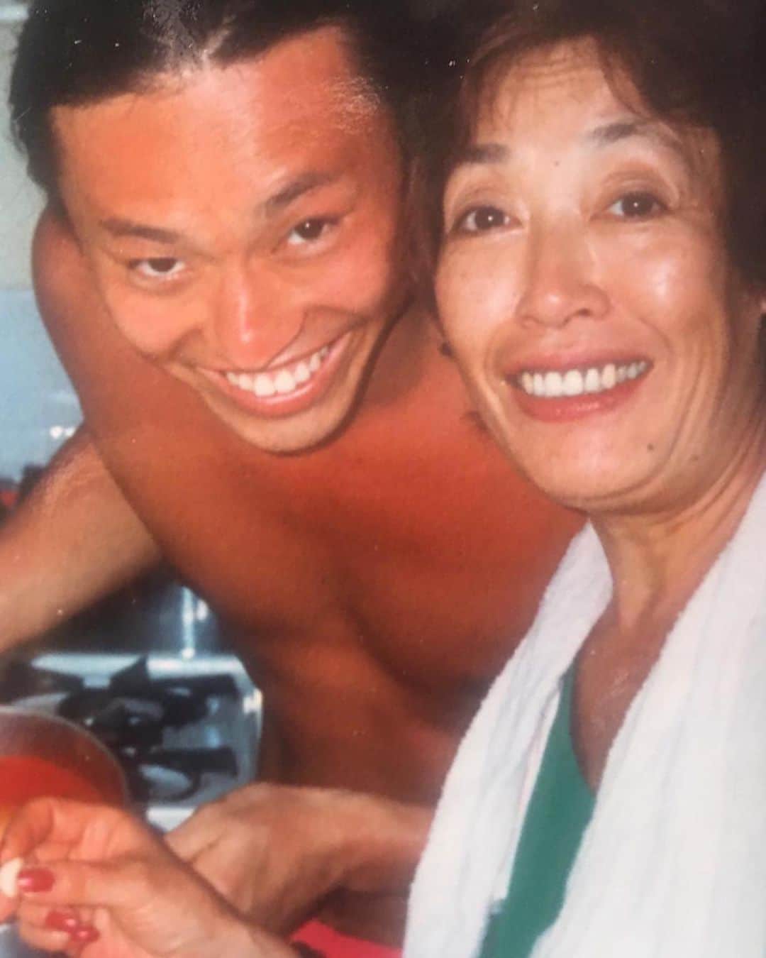 日野賢二のインスタグラム：「Can’t believe my mom has been on the other side for 3yrs now….. Love U,and Miss U❤️」