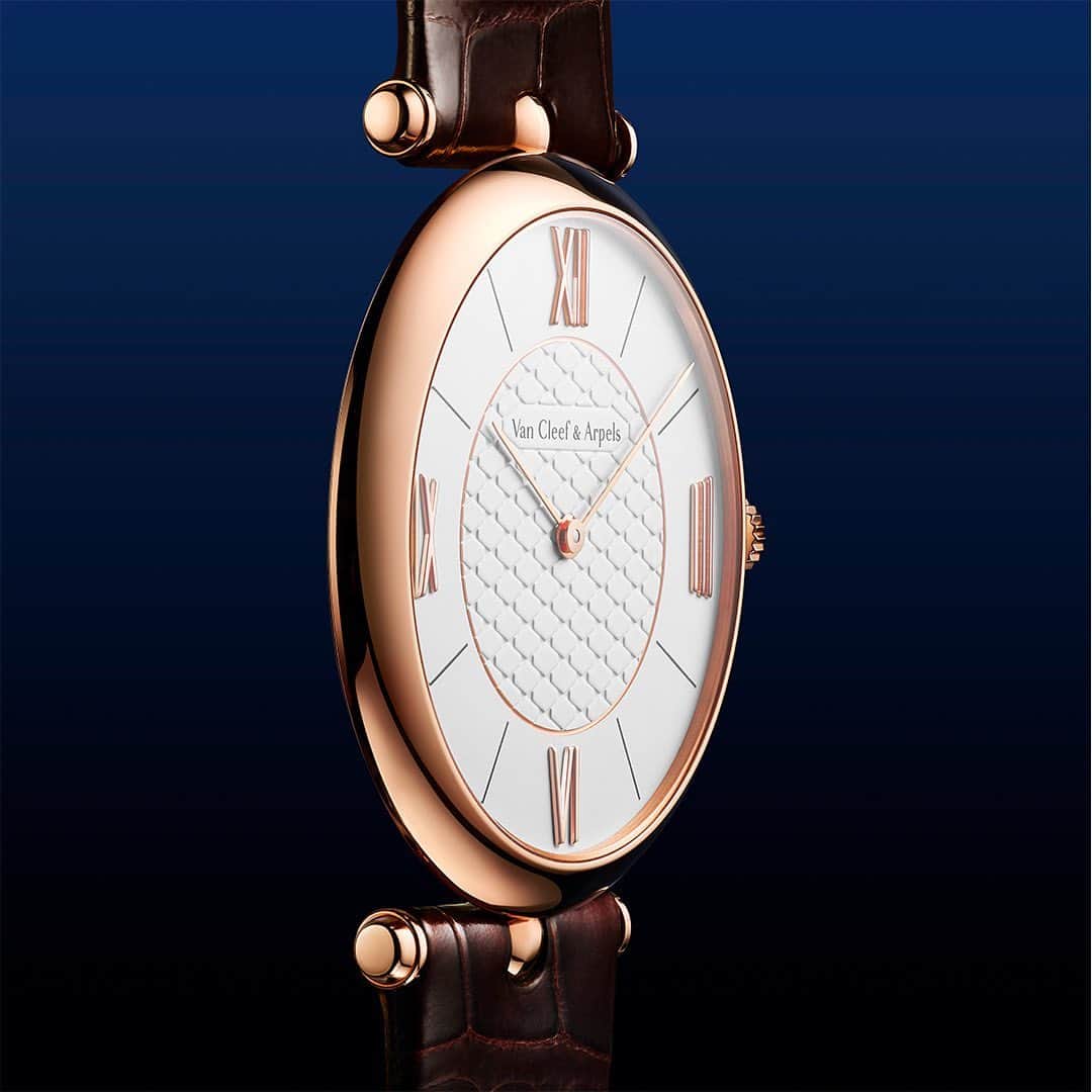 ヴァンクリーフ&アーペルさんのインスタグラム写真 - (ヴァンクリーフ&アーペルInstagram)「Witness the Pierre Arpels watch as time ticks by with refinement, in a design of clean, essential lines. This timepiece bears witness to the Maison’s style as well as its watchmaking expertise.   #VanCleefArpels #PierreArpelsWatch #VCAwatches」10月17日 0時47分 - vancleefarpels
