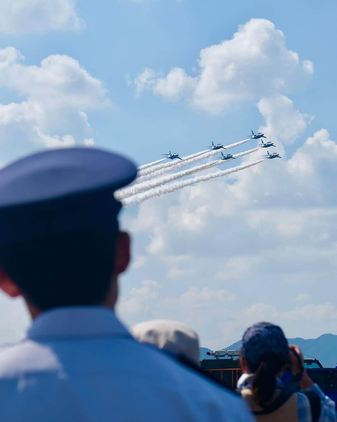 sunday_722さんのインスタグラム写真 - (sunday_722Instagram)「* * Ashiya Air Base air festival2023 芦屋基地航空祭2023 * アナウンスが流れ 右、左と大空を 駆け回るブルーインパルス * 皆大空を見上げた日 楽しかったな * ----------------------------------- camera: X-T3 lens: XF18-55mm -------------------------------------- #fujifilm_xseries #xt3 #今日もX日和 #芦屋基地航空祭 #BlueImpulse #芦屋基地 #航空自衛隊 #東京カメラ部 #fukuokapics #tokyocameraclub #航空ショー  #ブルーインパルス  #編隊飛行  #アクロバット飛行  #sky_captures  #world_bestangels  #青空 #skyshotarchive #total_sky  #indies_gram #igresjp #instagramjapan #ig_photooftheday #gominimalmag #tv_pointofview」10月17日 0時50分 - sunday_722