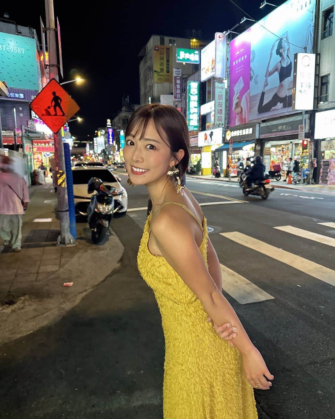 桑原茉萌さんのインスタグラム写真 - (桑原茉萌Instagram)「台湾なう🇹🇼✈️🌏  現地に住んでる友達にも会えて幸せすぎるっ❣️❣️  観光して沢山おいしんでぃな物食べるぞーっ✌️🌈  #taiwan #台湾旅行 #台湾観光 #台湾グルメ #台湾料理 #台湾夜市 #士林夜市 #士林 #🇹🇼 #台湾 #travel #trip #fyp」10月17日 0時52分 - cindystory__