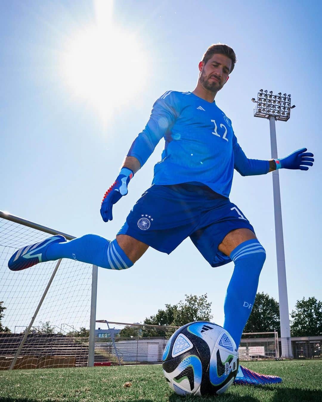 ケヴィン・トラップのインスタグラム：「Perfect colour match for the upcoming games 🌊   @adidasfootball @adidas_de   #adidasfootball #createdwithadidas」