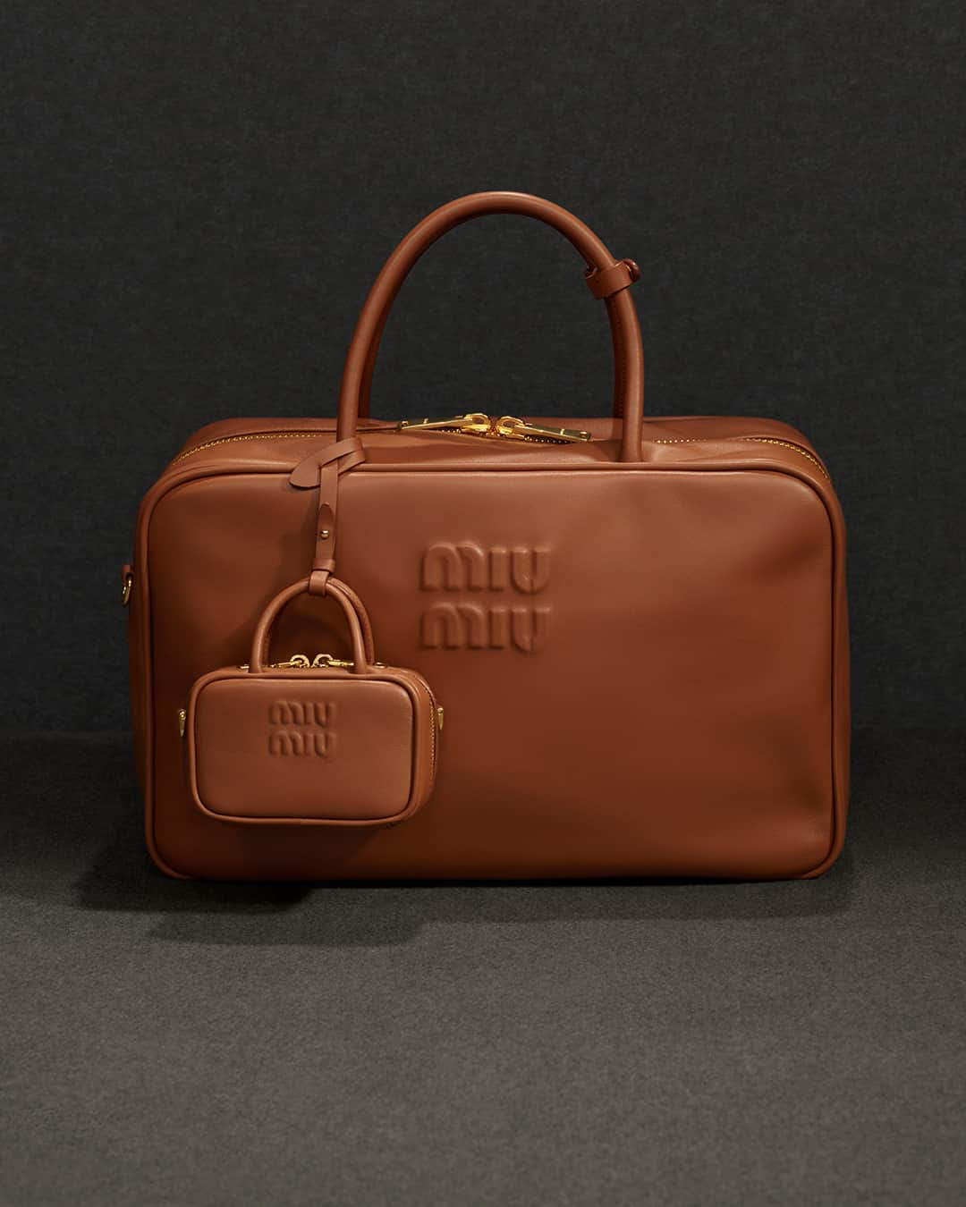 のインスタグラム：「The embossed Miu Miu logo completes the design of the bags in refined soft leather.  Photographed by @AlmLibera. Creative direction by @EdwardQuarmby. Styled by @LottaVolkova.  #MiuMiuLIVE #MiuMiuFW23」