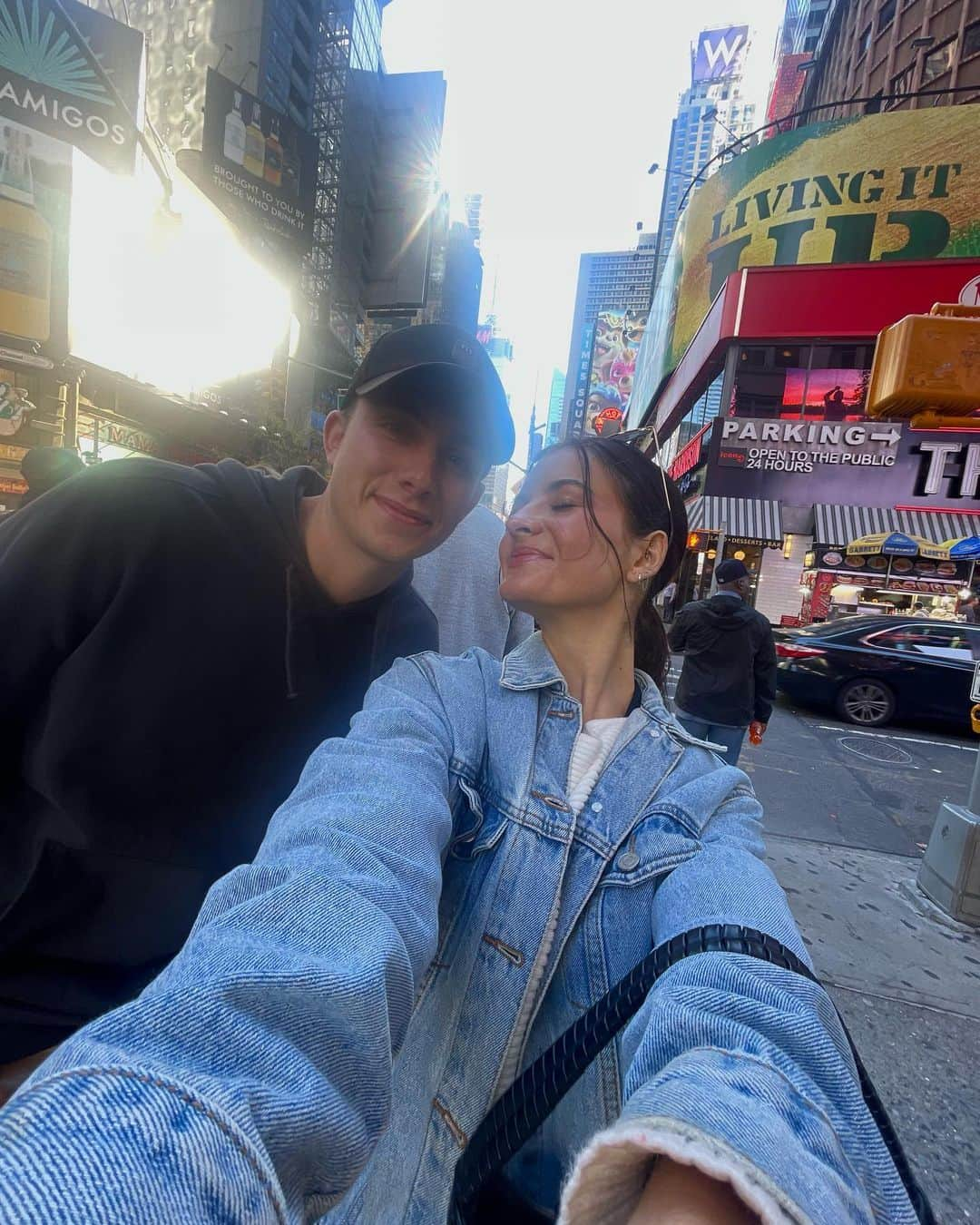 Brooke Marie Hylandさんのインスタグラム写真 - (Brooke Marie HylandInstagram)「If I wasn’t eating, I was singing @taylorswift ‘s “Welcome to New York” while playing tourist all wknd ♥️🍸🏙️🍕🗽🚕」10月17日 1時00分 - brookehyland