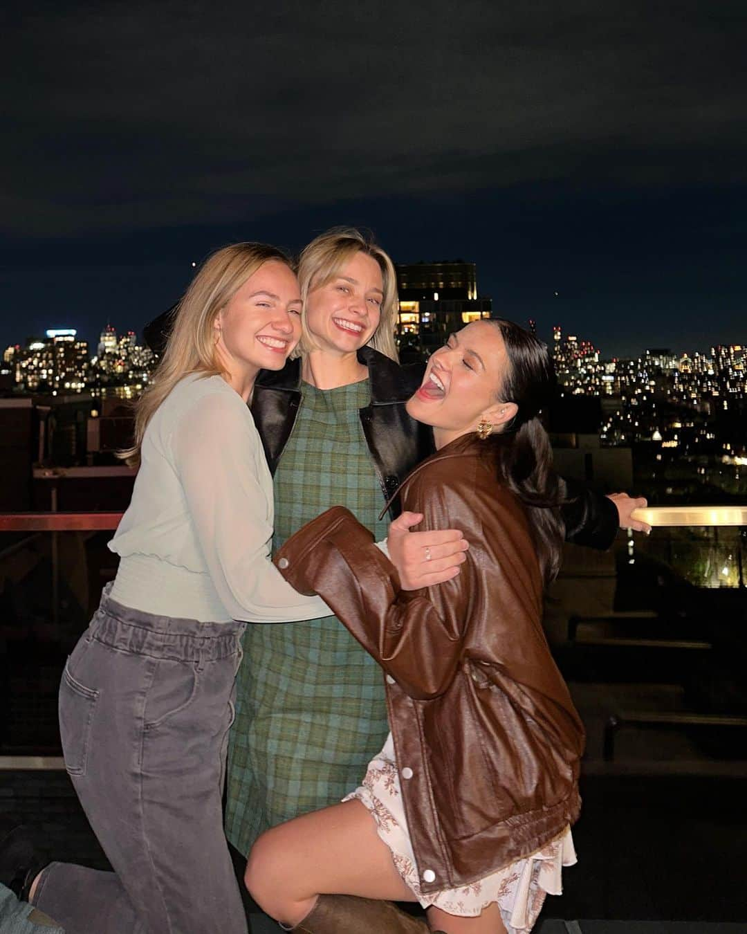 Brooke Marie Hylandさんのインスタグラム写真 - (Brooke Marie HylandInstagram)「If I wasn’t eating, I was singing @taylorswift ‘s “Welcome to New York” while playing tourist all wknd ♥️🍸🏙️🍕🗽🚕」10月17日 1時00分 - brookehyland