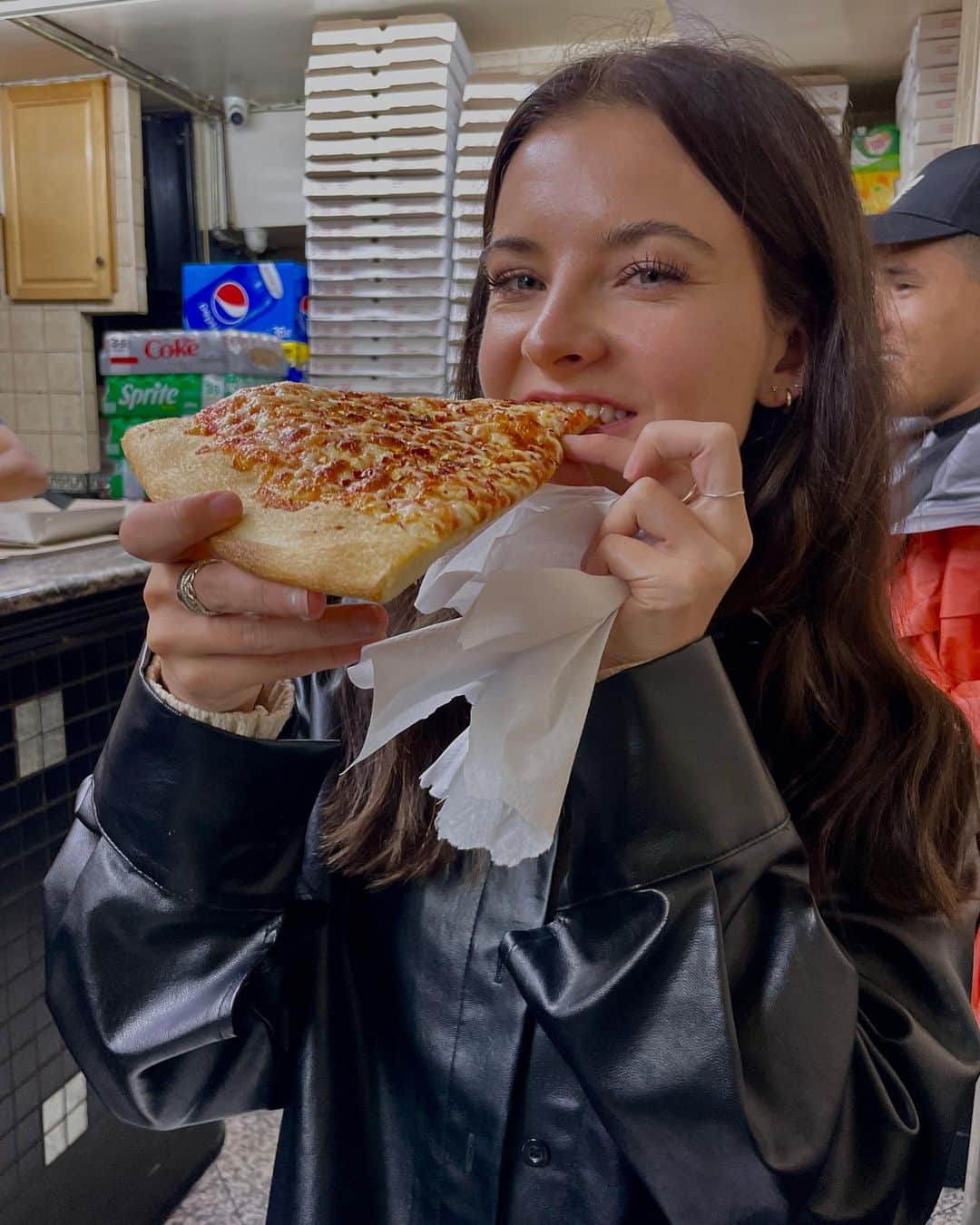 Brooke Marie Hylandさんのインスタグラム写真 - (Brooke Marie HylandInstagram)「If I wasn’t eating, I was singing @taylorswift ‘s “Welcome to New York” while playing tourist all wknd ♥️🍸🏙️🍕🗽🚕」10月17日 1時00分 - brookehyland