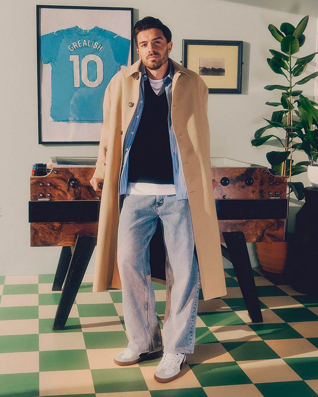 プーマのインスタグラム：「From the ’80s stadiums, to today’s streets. A football classic returns.  @jackgrealish in the new #PUMAPalermo. Coming October 20 at PUMA.com and select retailers worldwide.」