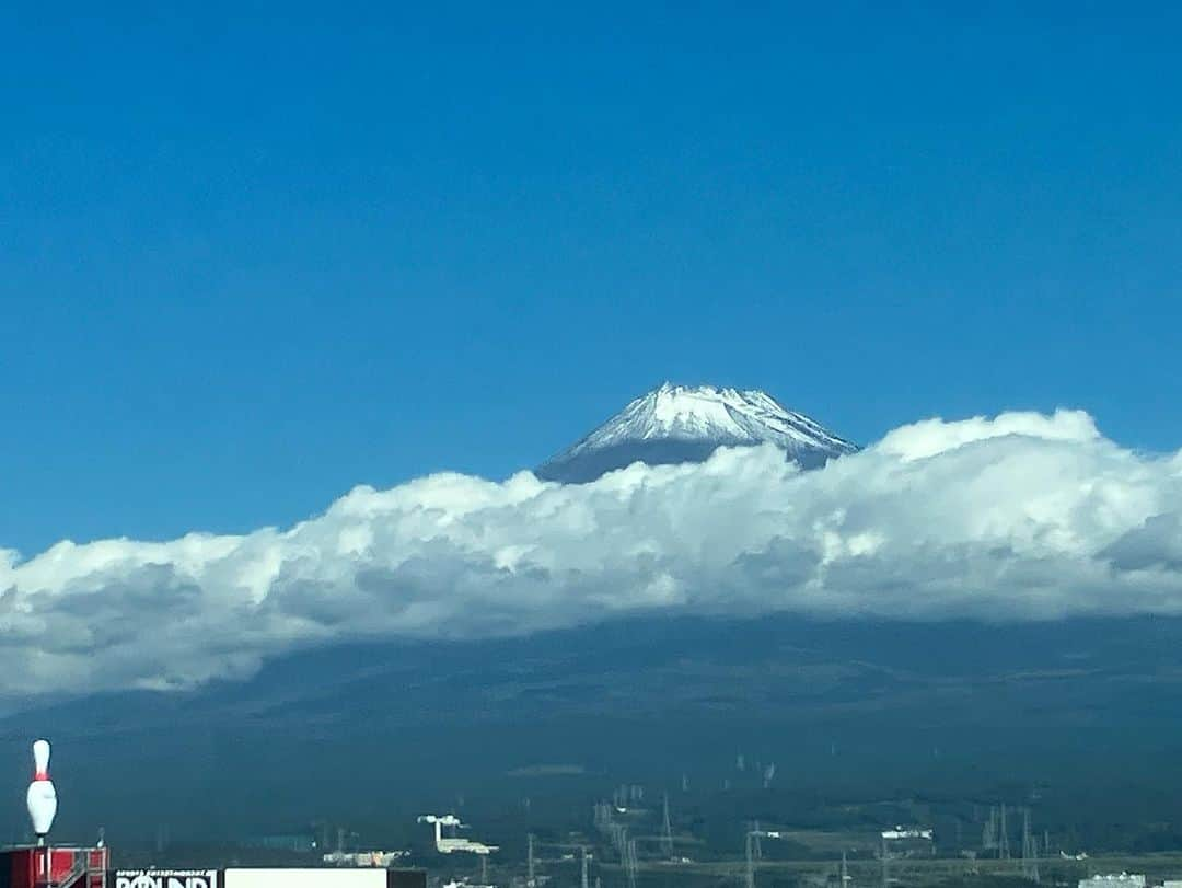 ほんこんさんのインスタグラム写真 - (ほんこんInstagram)「#富士山 #綺麗 #mtfuji  #ほんこん #車窓」10月17日 10時32分 - hongkong2015_4_9