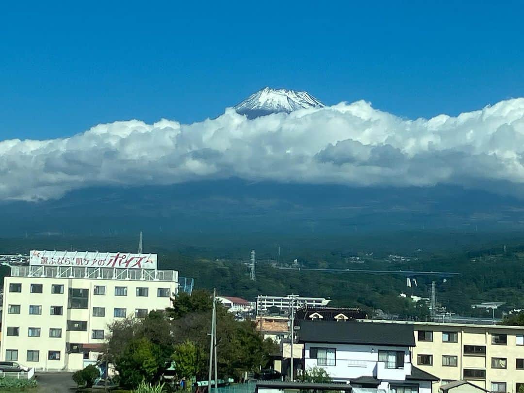 ほんこんさんのインスタグラム写真 - (ほんこんInstagram)「#富士山 #綺麗 #mtfuji  #ほんこん #車窓」10月17日 10時32分 - hongkong2015_4_9