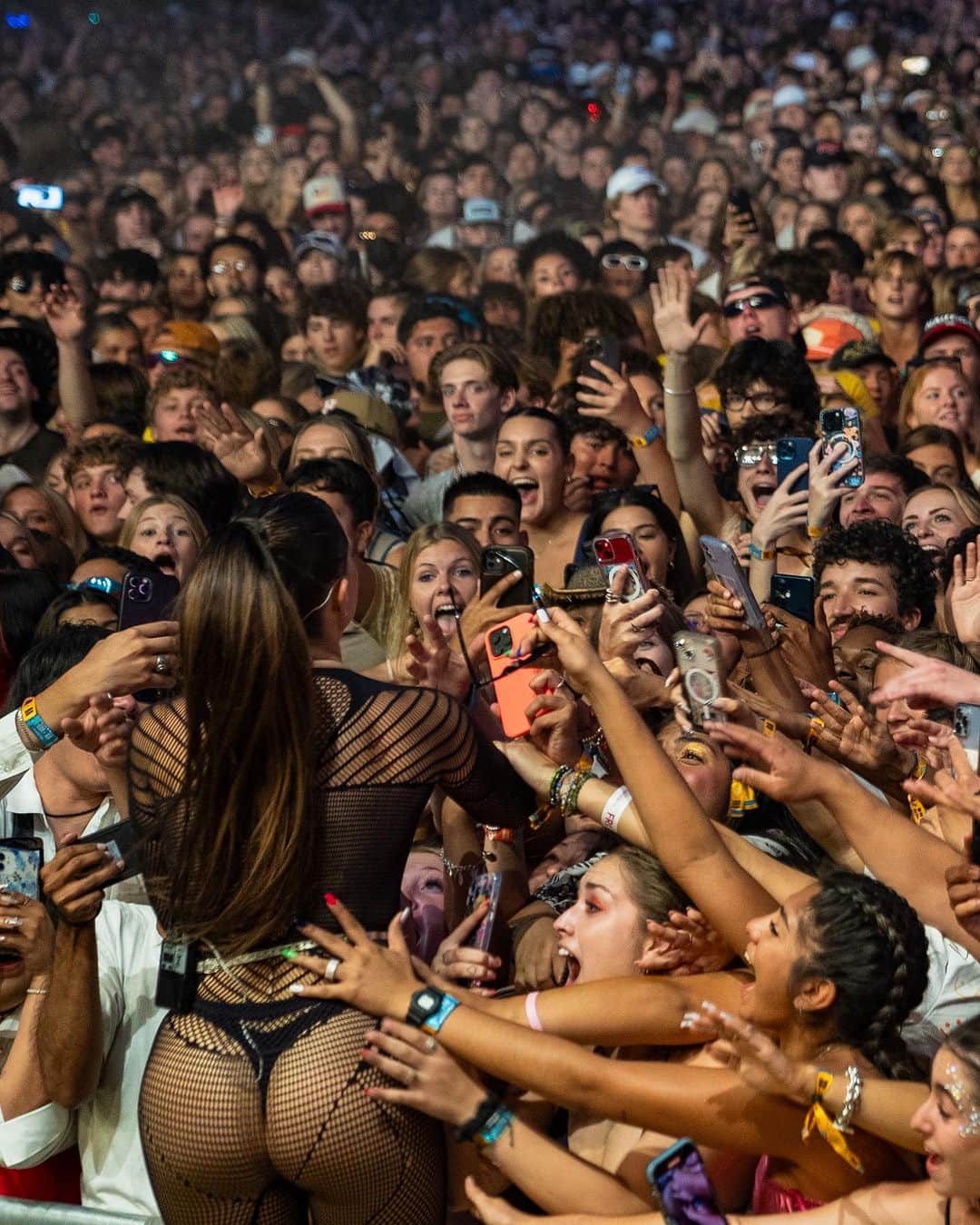 トーヴ・ローのインスタグラム：「Thank you @aclfestival for making this last one so special ❤️ pics by @kennyjamez」