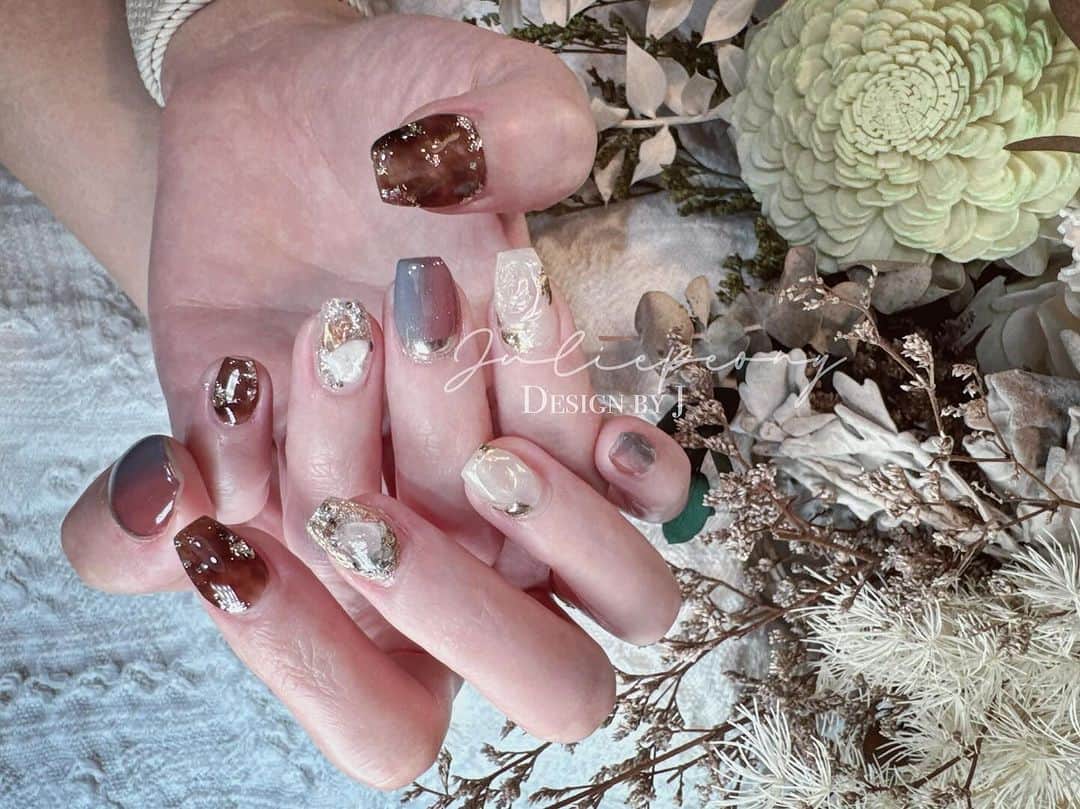 juliepeonyのインスタグラム：「最近會一直強勢攻戰版面の琥珀🌰🍂」