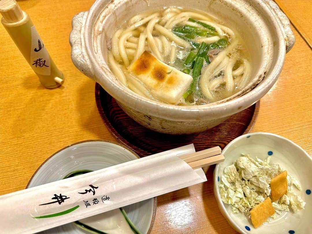 AYASAのインスタグラム：「🍲 また行ってしまった今井のおうどんさん🤤🤎 前回と全く同じメニューにしてしまった🤤🤎 #道頓堀今井 #今井のうどん  #麺が好き」